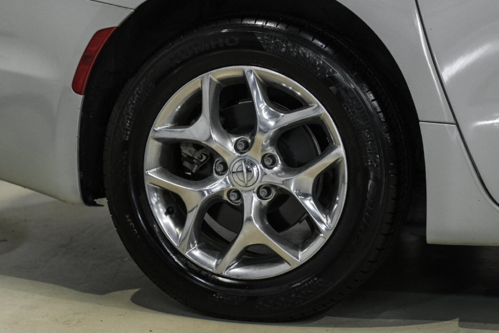 2017 White /Black/Deep Mocha Chrysler Pacifica Limited (2C4RC1GG5HR) with an 3.6L V6 24V VVT engine, Automatic transmission, located at 15300 Midway Rd., Addison, TX, 75001, (972) 702-0011, 32.958321, -96.838074- Photo#54