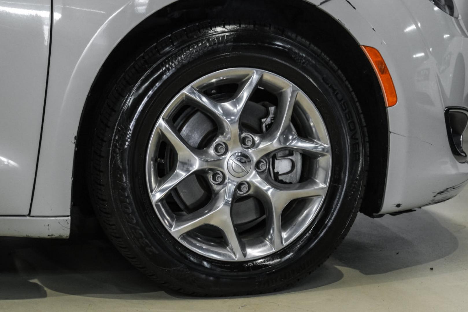 2017 White /Black/Deep Mocha Chrysler Pacifica Limited (2C4RC1GG5HR) with an 3.6L V6 24V VVT engine, Automatic transmission, located at 15300 Midway Rd., Addison, TX, 75001, (972) 702-0011, 32.958321, -96.838074- Photo#55