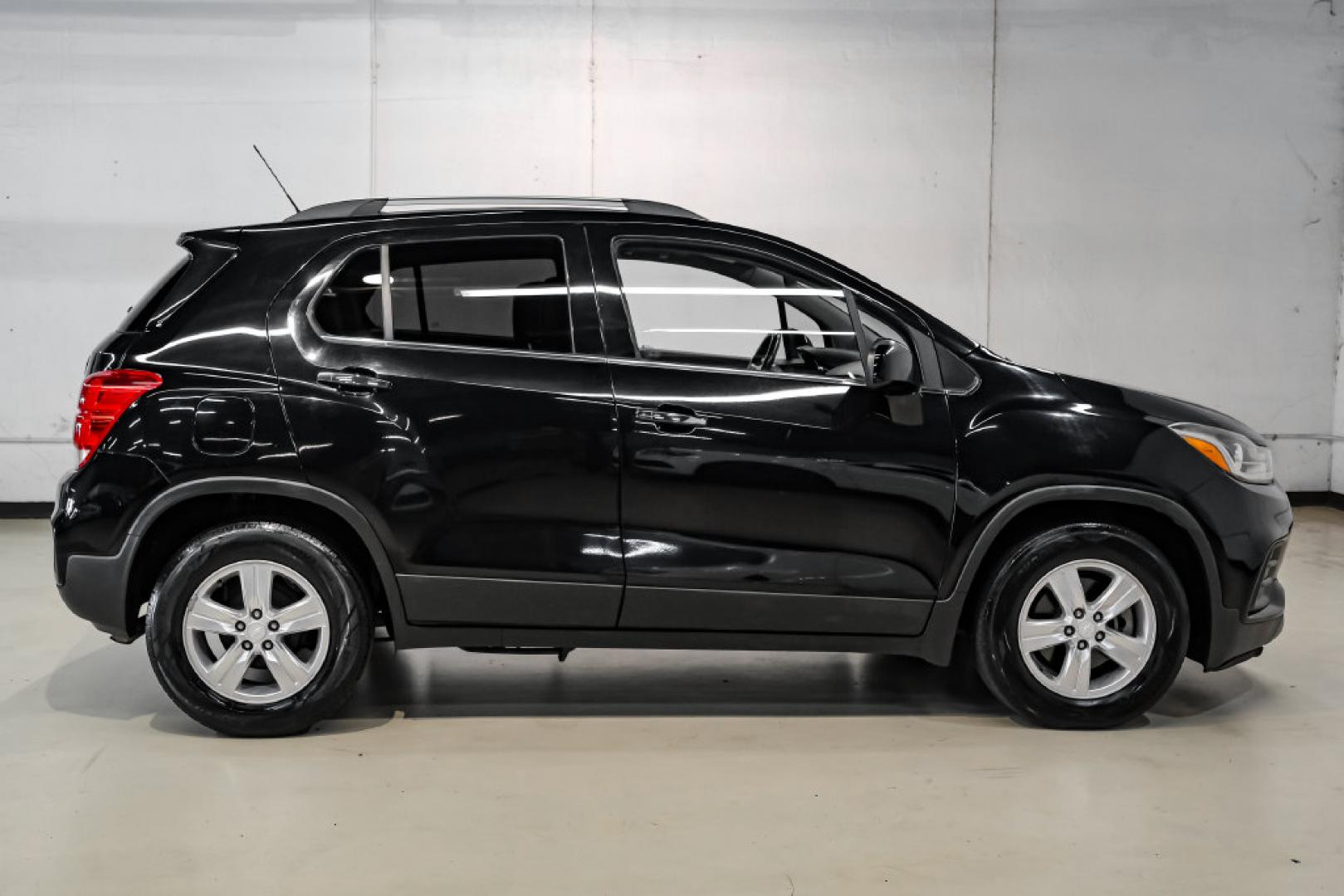 2019 Black Metallic /Jet Black Chevrolet Trax LT (3GNCJLSB1KL) with an ECOTEC 1.4L I4 SMPI DOHC Turbocharged VVT engine, Automatic transmission, located at 15300 Midway Rd., Addison, TX, 75001, (972) 702-0011, 32.958321, -96.838074- Photo#6