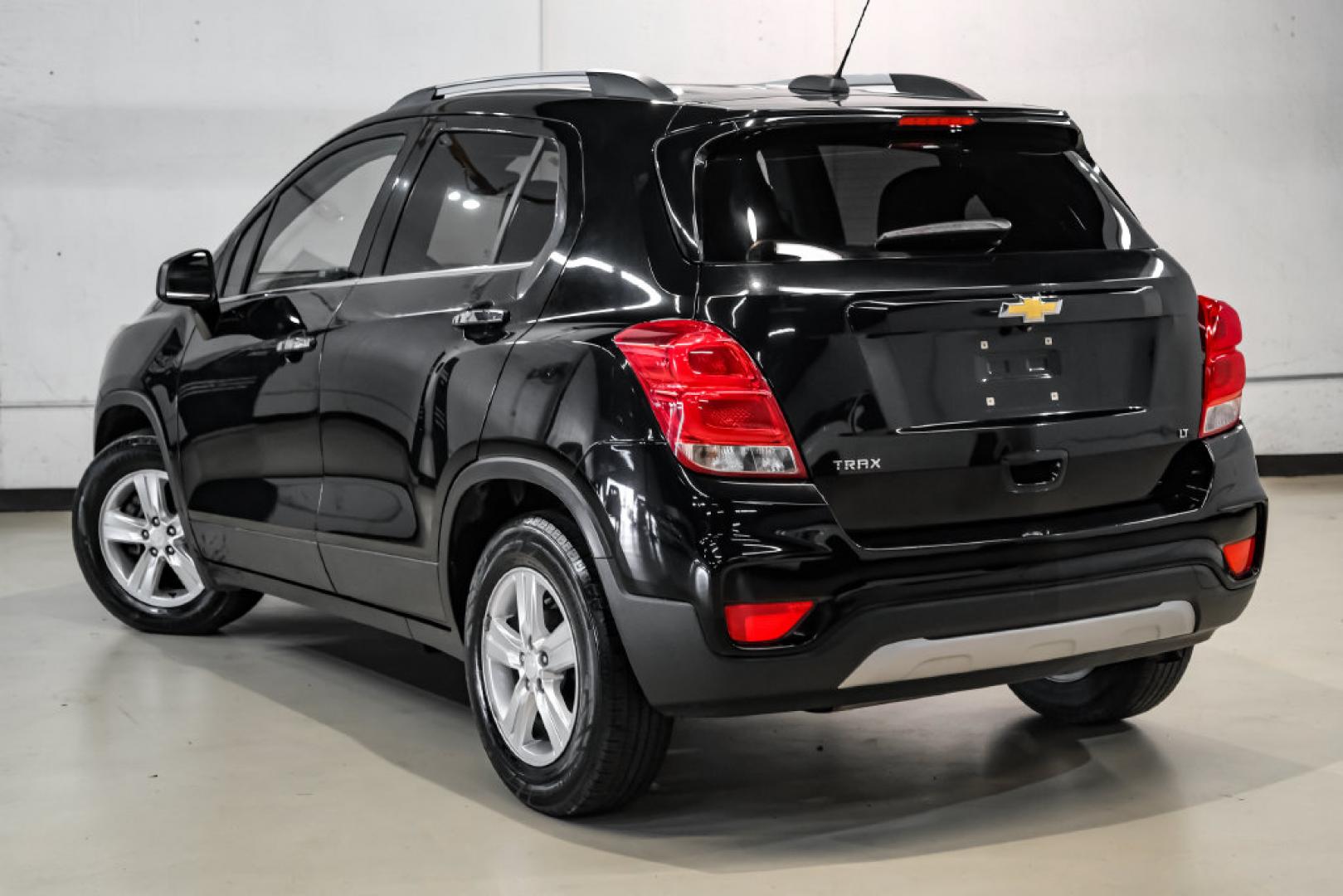 2019 Black Metallic /Jet Black Chevrolet Trax LT (3GNCJLSB1KL) with an ECOTEC 1.4L I4 SMPI DOHC Turbocharged VVT engine, Automatic transmission, located at 15300 Midway Rd., Addison, TX, 75001, (972) 702-0011, 32.958321, -96.838074- Photo#9