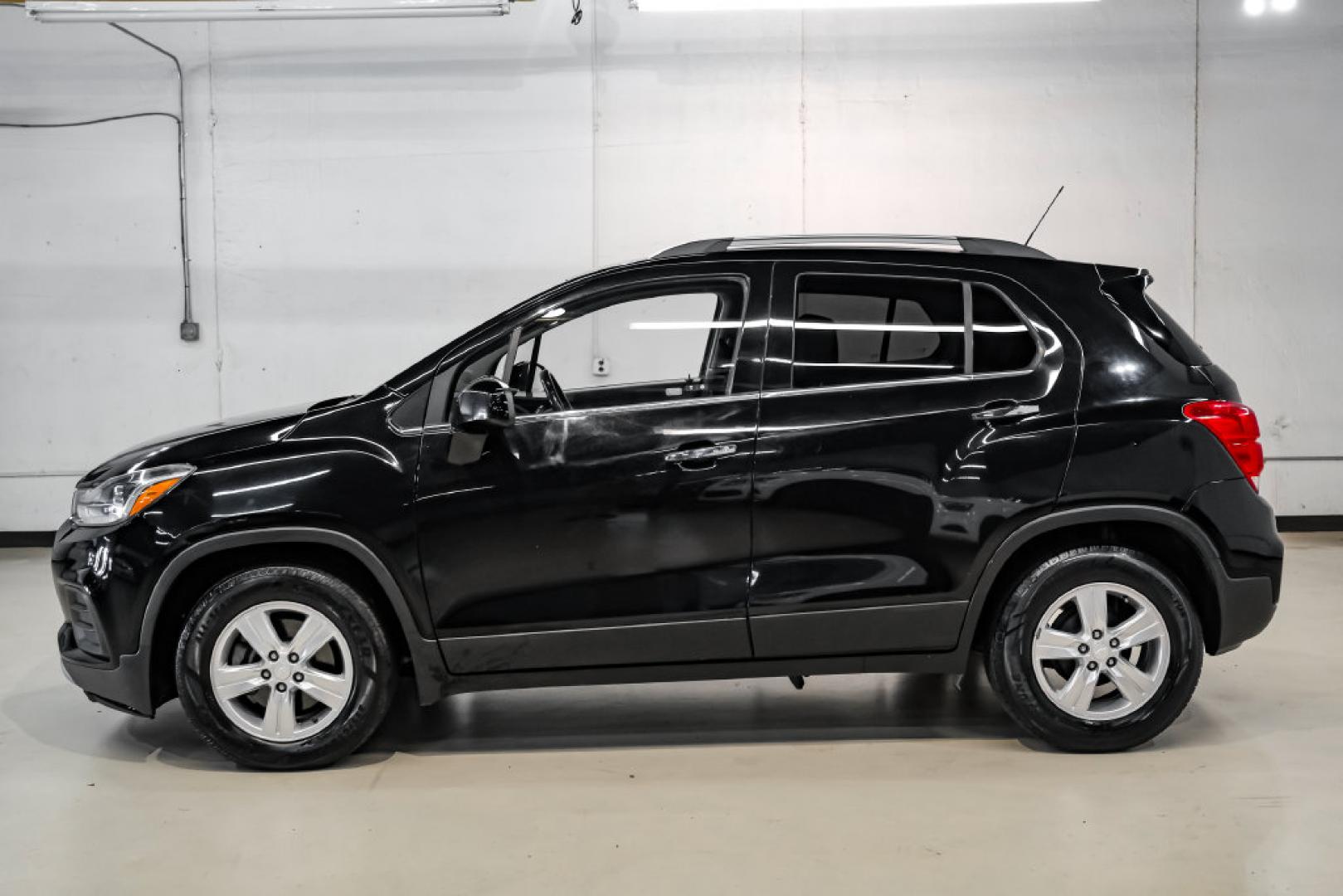 2019 Black Metallic /Jet Black Chevrolet Trax LT (3GNCJLSB1KL) with an ECOTEC 1.4L I4 SMPI DOHC Turbocharged VVT engine, Automatic transmission, located at 15300 Midway Rd., Addison, TX, 75001, (972) 702-0011, 32.958321, -96.838074- Photo#10