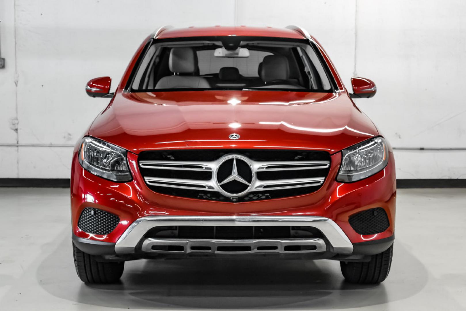 2019 designo Cardinal Red Metallic /Silk Beige Mercedes-Benz GLC GLC 300 (WDC0G4JB0KF) with an I4 engine, Automatic transmission, located at 15300 Midway Rd., Addison, TX, 75001, (972) 702-0011, 32.958321, -96.838074- Photo#4