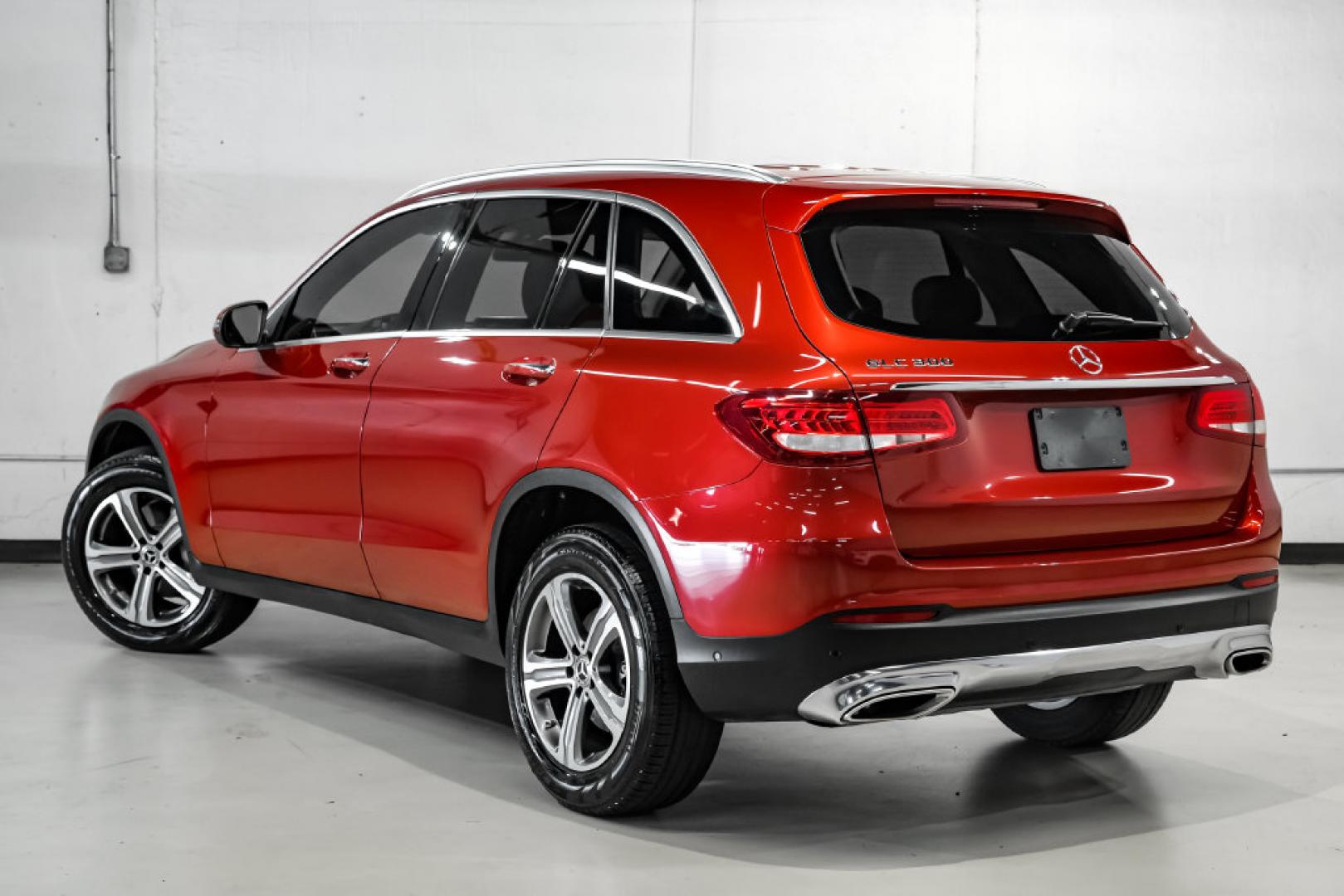 2019 designo Cardinal Red Metallic /Silk Beige Mercedes-Benz GLC GLC 300 (WDC0G4JB0KF) with an I4 engine, Automatic transmission, located at 15300 Midway Rd., Addison, TX, 75001, (972) 702-0011, 32.958321, -96.838074- Photo#9