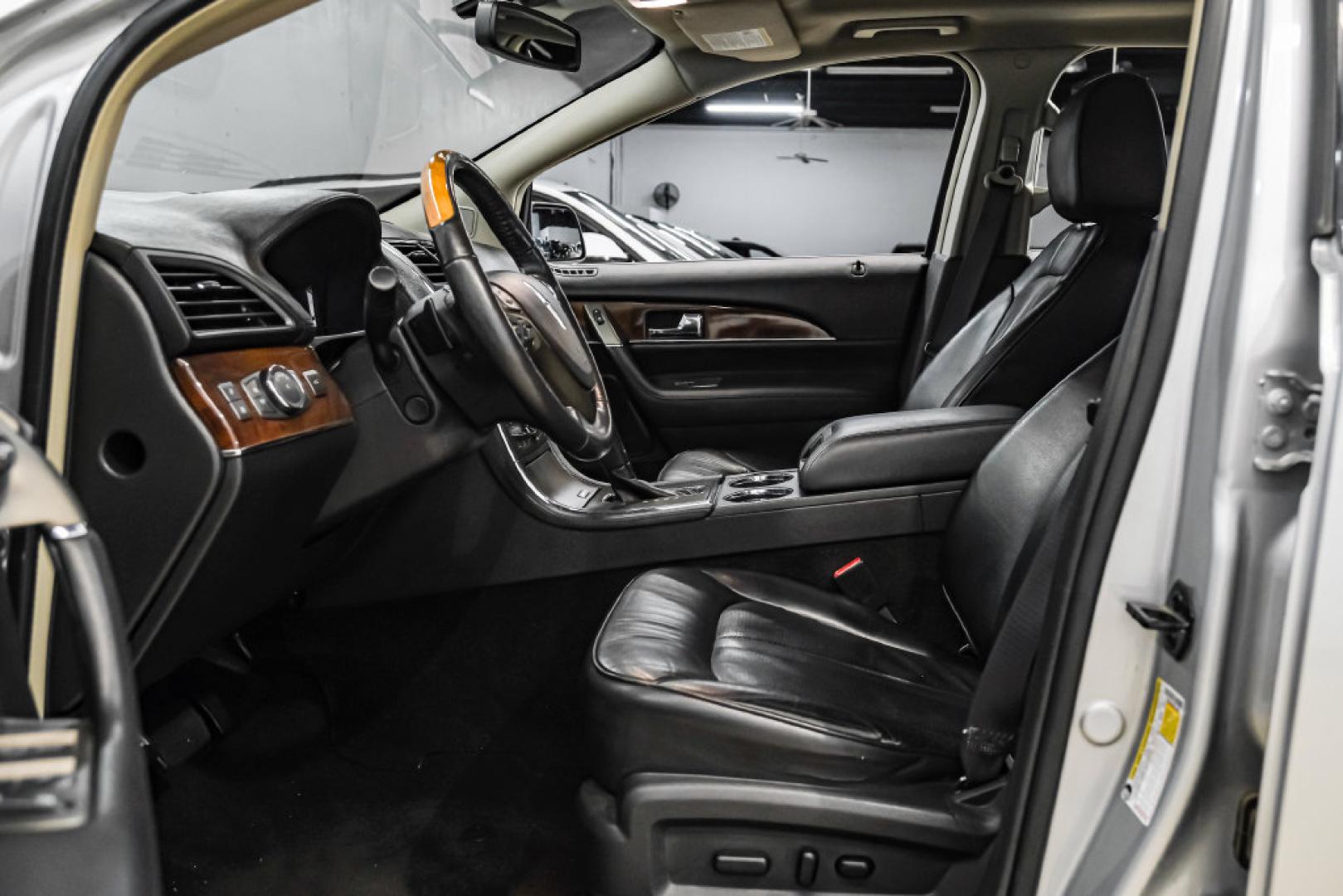 2014 Ingot Silver /Charcoal W/Black Piping Lincoln MKX Base (2LMDJ6JK4EB) with an 3.7L V6 Ti-VCT 24V engine, Automatic transmission, located at 15300 Midway Rd., Addison, TX, 75001, (972) 702-0011, 32.958321, -96.838074- Photo#3