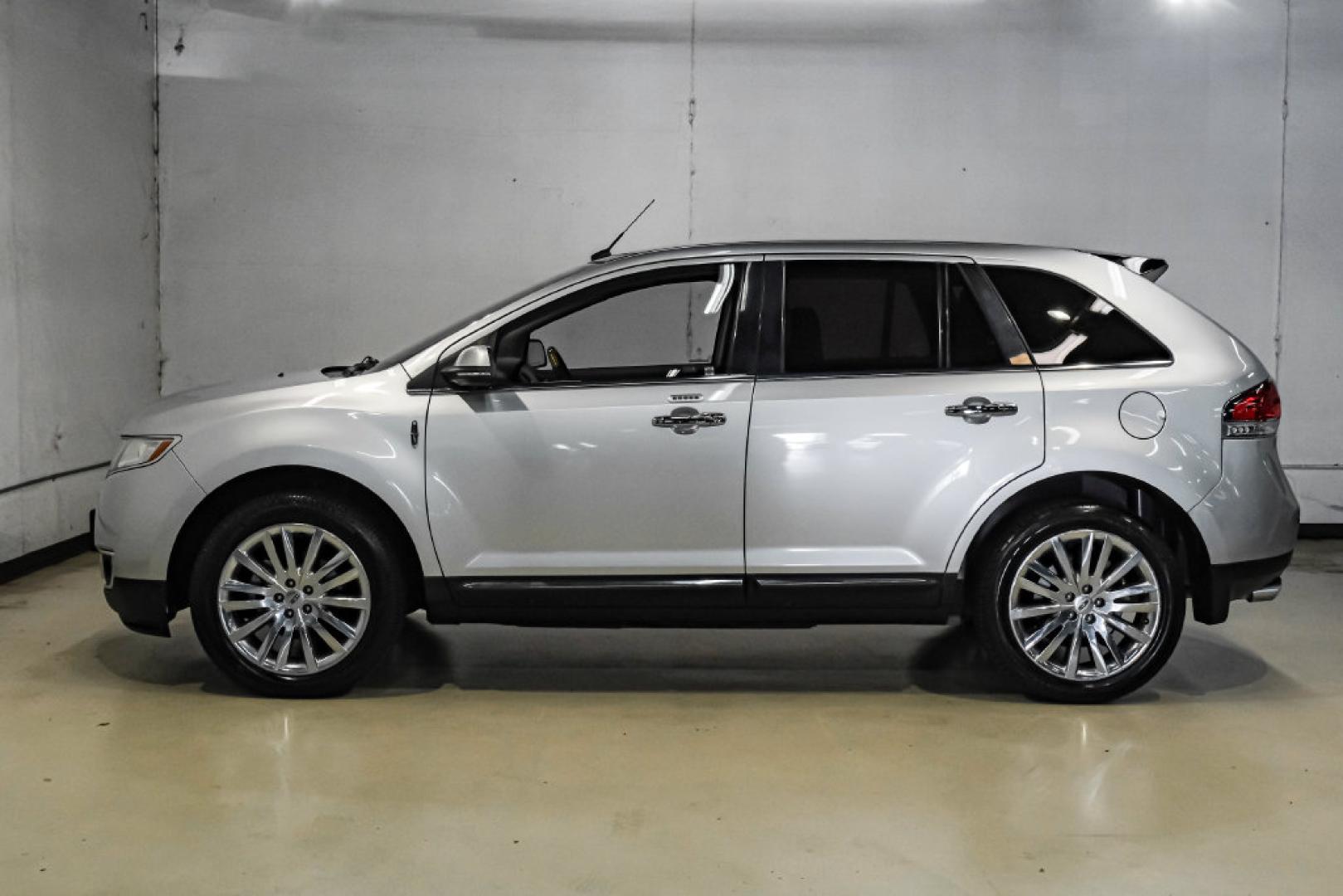 2014 Ingot Silver /Charcoal W/Black Piping Lincoln MKX Base (2LMDJ6JK4EB) with an 3.7L V6 Ti-VCT 24V engine, Automatic transmission, located at 15300 Midway Rd., Addison, TX, 75001, (972) 702-0011, 32.958321, -96.838074- Photo#14
