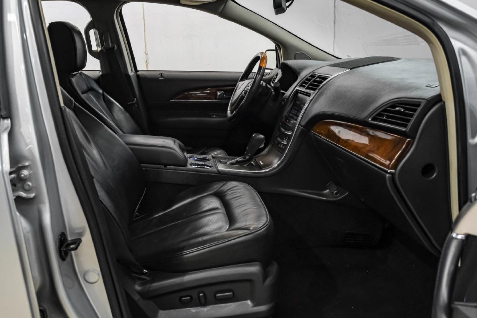 2014 Ingot Silver /Charcoal W/Black Piping Lincoln MKX Base (2LMDJ6JK4EB) with an 3.7L V6 Ti-VCT 24V engine, Automatic transmission, located at 15300 Midway Rd., Addison, TX, 75001, (972) 702-0011, 32.958321, -96.838074- Photo#32
