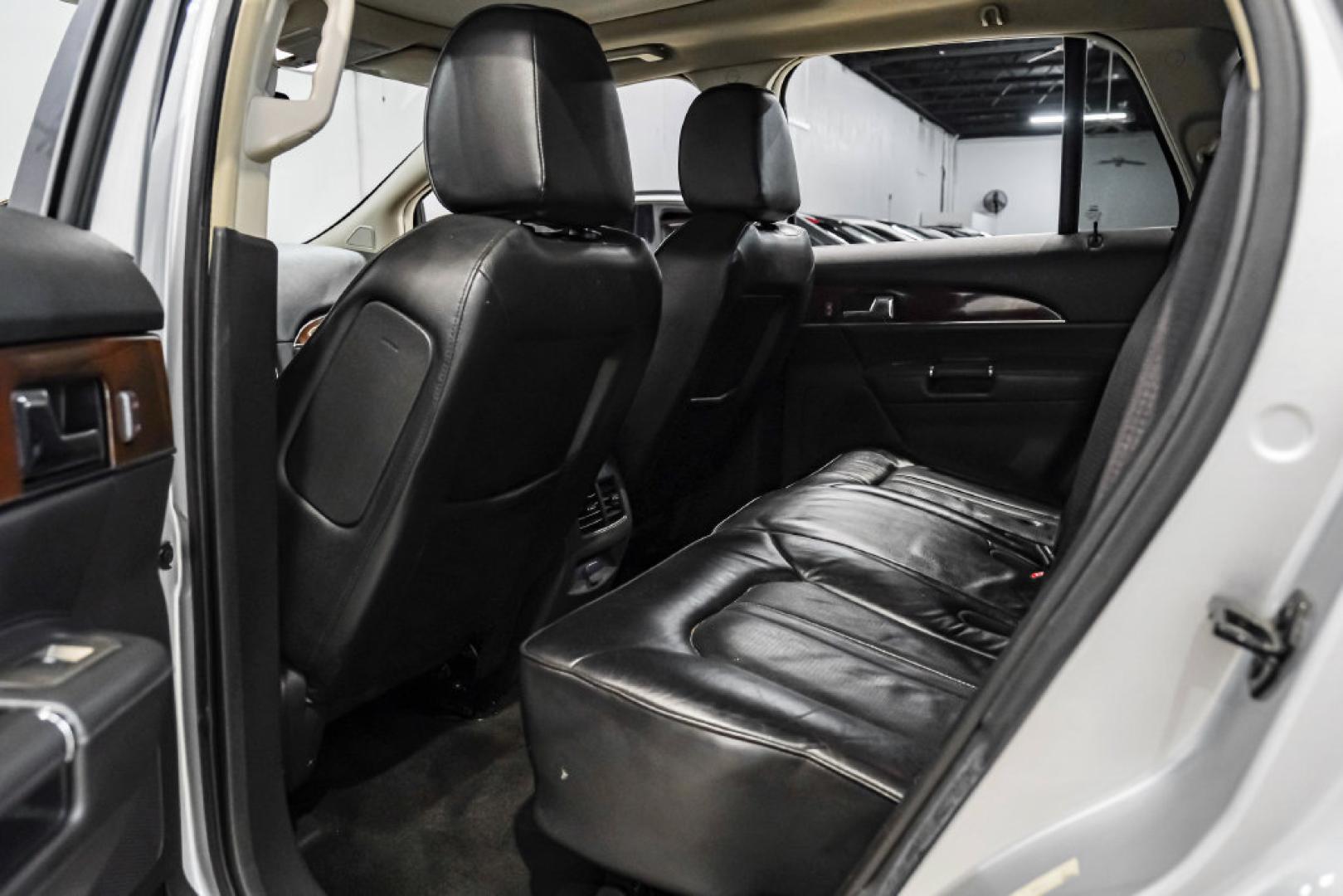 2014 Ingot Silver /Charcoal W/Black Piping Lincoln MKX Base (2LMDJ6JK4EB) with an 3.7L V6 Ti-VCT 24V engine, Automatic transmission, located at 15300 Midway Rd., Addison, TX, 75001, (972) 702-0011, 32.958321, -96.838074- Photo#36