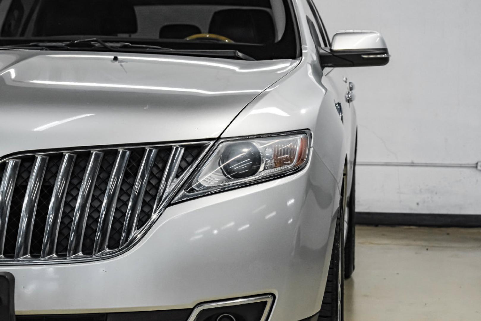 2014 Ingot Silver /Charcoal W/Black Piping Lincoln MKX Base (2LMDJ6JK4EB) with an 3.7L V6 Ti-VCT 24V engine, Automatic transmission, located at 15300 Midway Rd., Addison, TX, 75001, (972) 702-0011, 32.958321, -96.838074- Photo#45