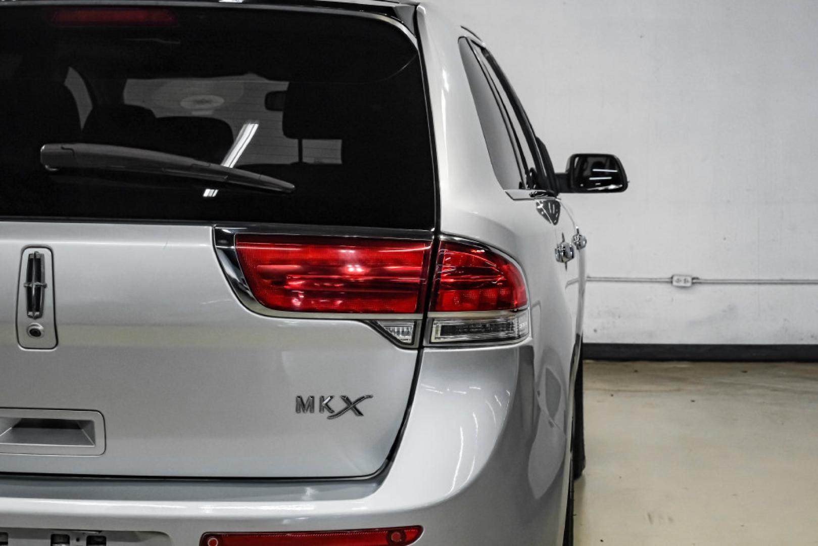 2014 Ingot Silver /Charcoal W/Black Piping Lincoln MKX Base (2LMDJ6JK4EB) with an 3.7L V6 Ti-VCT 24V engine, Automatic transmission, located at 15300 Midway Rd., Addison, TX, 75001, (972) 702-0011, 32.958321, -96.838074- Photo#46