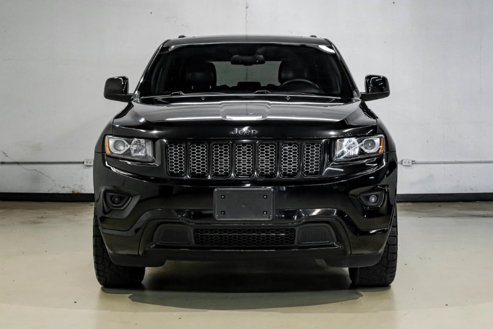 2015 Brilliant Black Crystal Pearlcoat /Black Jeep Grand Cherokee Altitude (1C4RJFAG0FC) with an 3.6L V6 24V VVT engine, Automatic transmission, located at 15300 Midway Rd., Addison, TX, 75001, (972) 702-0011, 32.958321, -96.838074- Photo#7