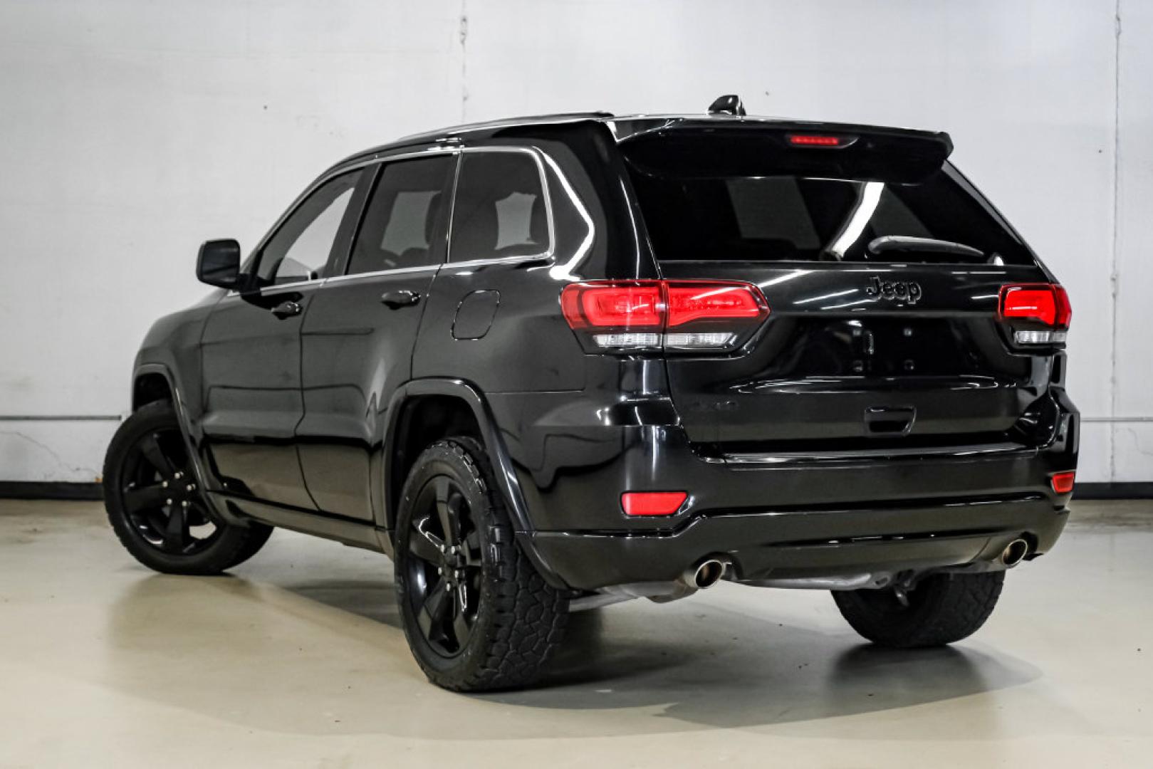 2015 Brilliant Black Crystal Pearlcoat /Black Jeep Grand Cherokee Altitude (1C4RJFAG0FC) with an 3.6L V6 24V VVT engine, Automatic transmission, located at 15300 Midway Rd., Addison, TX, 75001, (972) 702-0011, 32.958321, -96.838074- Photo#12