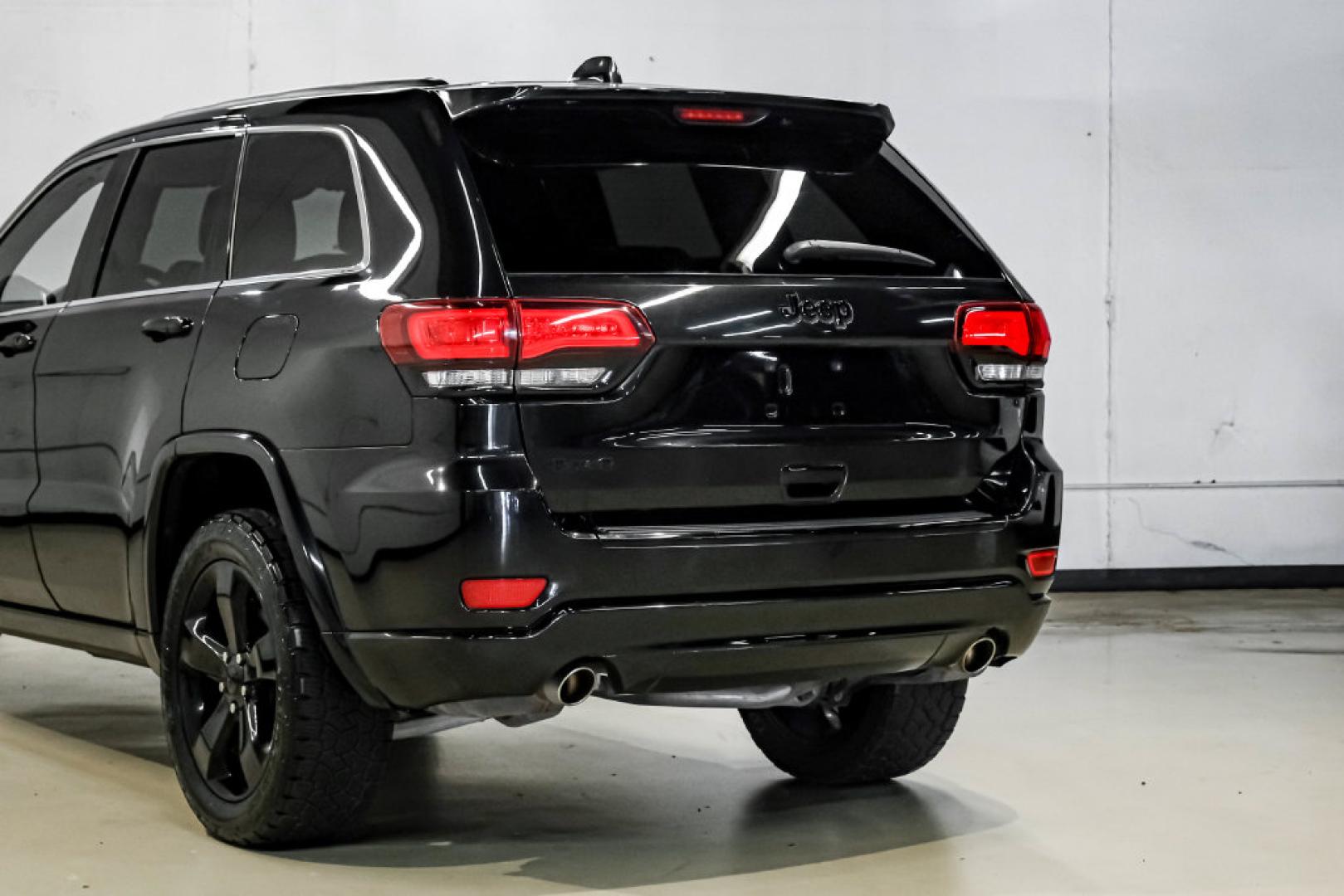 2015 Brilliant Black Crystal Pearlcoat /Black Jeep Grand Cherokee Altitude (1C4RJFAG0FC) with an 3.6L V6 24V VVT engine, Automatic transmission, located at 15300 Midway Rd., Addison, TX, 75001, (972) 702-0011, 32.958321, -96.838074- Photo#14