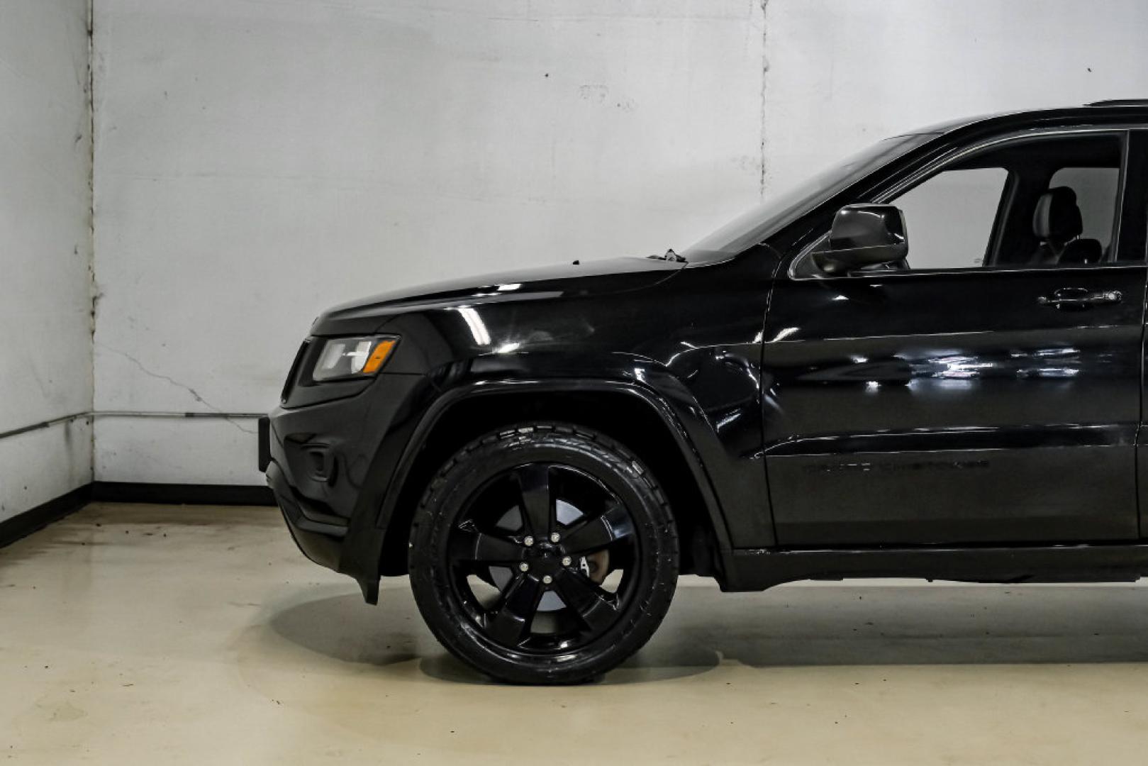 2015 Brilliant Black Crystal Pearlcoat /Black Jeep Grand Cherokee Altitude (1C4RJFAG0FC) with an 3.6L V6 24V VVT engine, Automatic transmission, located at 15300 Midway Rd., Addison, TX, 75001, (972) 702-0011, 32.958321, -96.838074- Photo#16