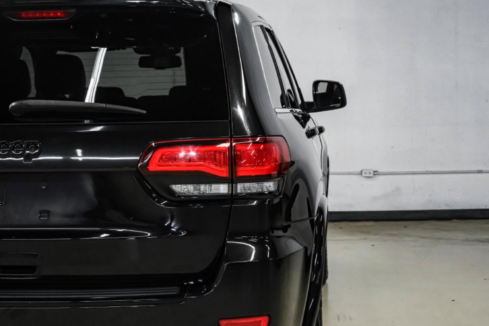 2015 Brilliant Black Crystal Pearlcoat /Black Jeep Grand Cherokee Altitude (1C4RJFAG0FC) with an 3.6L V6 24V VVT engine, Automatic transmission, located at 15300 Midway Rd., Addison, TX, 75001, (972) 702-0011, 32.958321, -96.838074- Photo#44