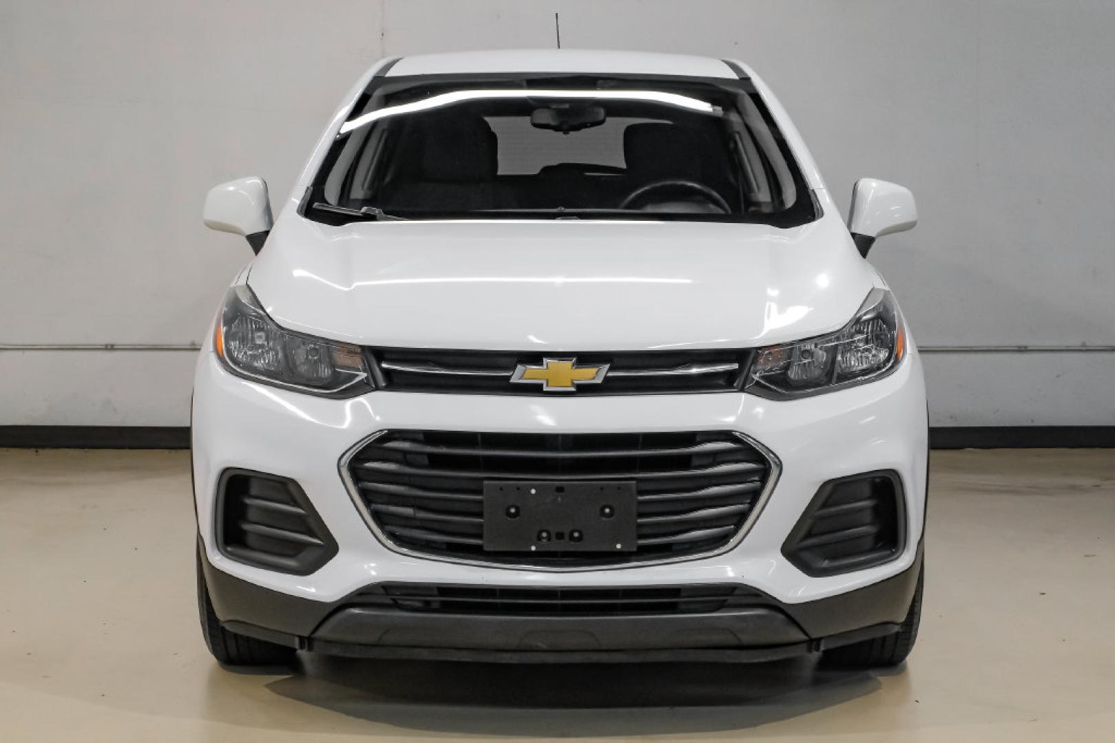 2019 Summit White /Black Chevrolet Trax LS (3GNCJKSB8KL) with an ECOTEC 1.4L I4 SMPI DOHC Turbocharged VVT engine, Automatic transmission, located at 15300 Midway Rd., Addison, TX, 75001, (972) 702-0011, 32.958321, -96.838074- Photo#6