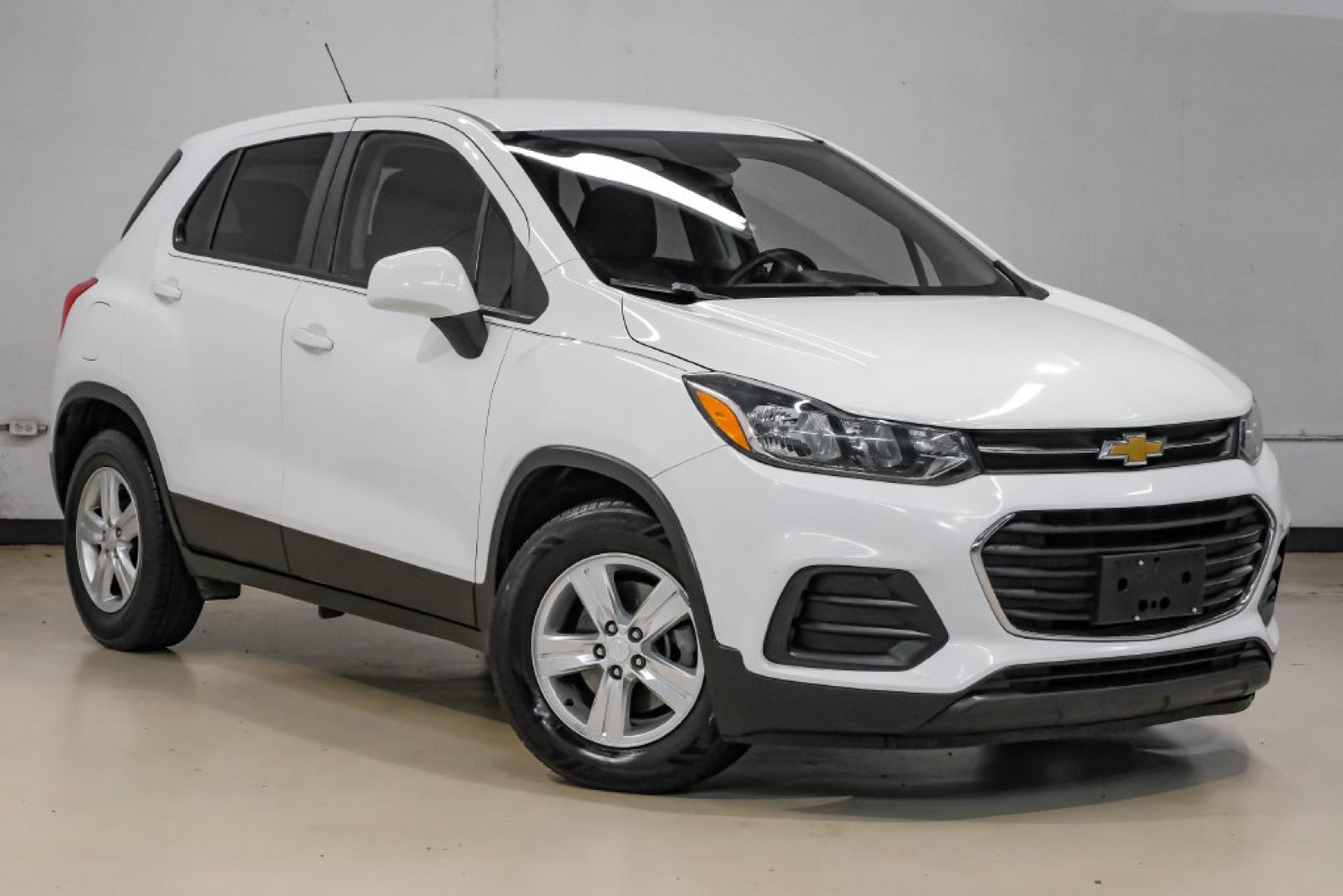 2019 Summit White /Black Chevrolet Trax LS (3GNCJKSB8KL) with an ECOTEC 1.4L I4 SMPI DOHC Turbocharged VVT engine, Automatic transmission, located at 15300 Midway Rd., Addison, TX, 75001, (972) 702-0011, 32.958321, -96.838074- Photo#7