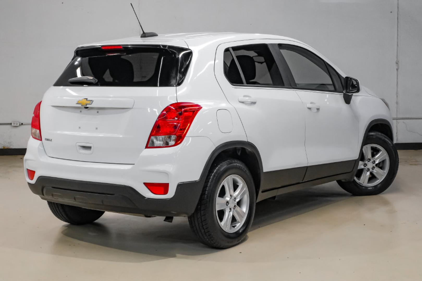 2019 Summit White /Black Chevrolet Trax LS (3GNCJKSB8KL) with an ECOTEC 1.4L I4 SMPI DOHC Turbocharged VVT engine, Automatic transmission, located at 15300 Midway Rd., Addison, TX, 75001, (972) 702-0011, 32.958321, -96.838074- Photo#9