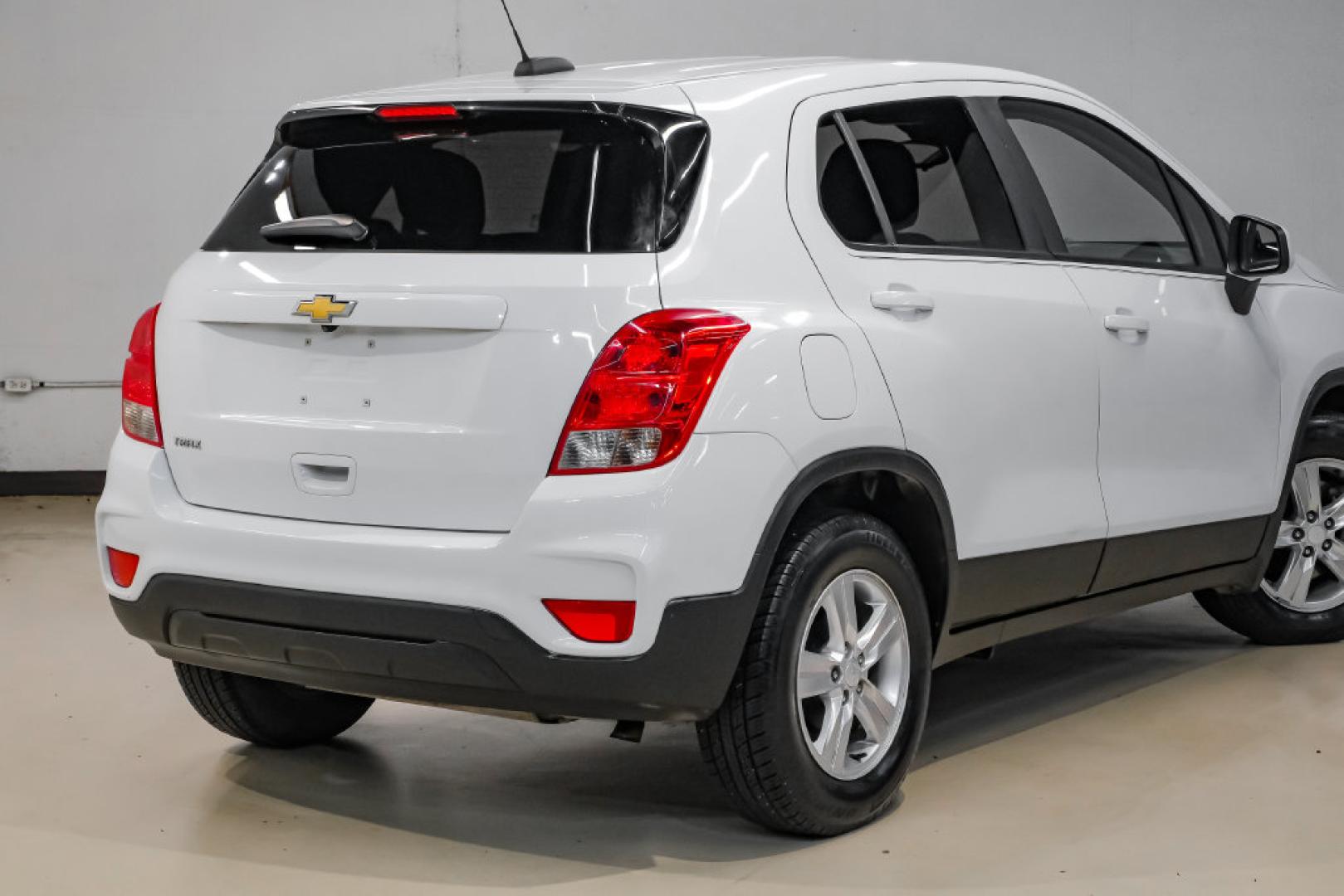 2019 Summit White /Black Chevrolet Trax LS (3GNCJKSB8KL) with an ECOTEC 1.4L I4 SMPI DOHC Turbocharged VVT engine, Automatic transmission, located at 15300 Midway Rd., Addison, TX, 75001, (972) 702-0011, 32.958321, -96.838074- Photo#10