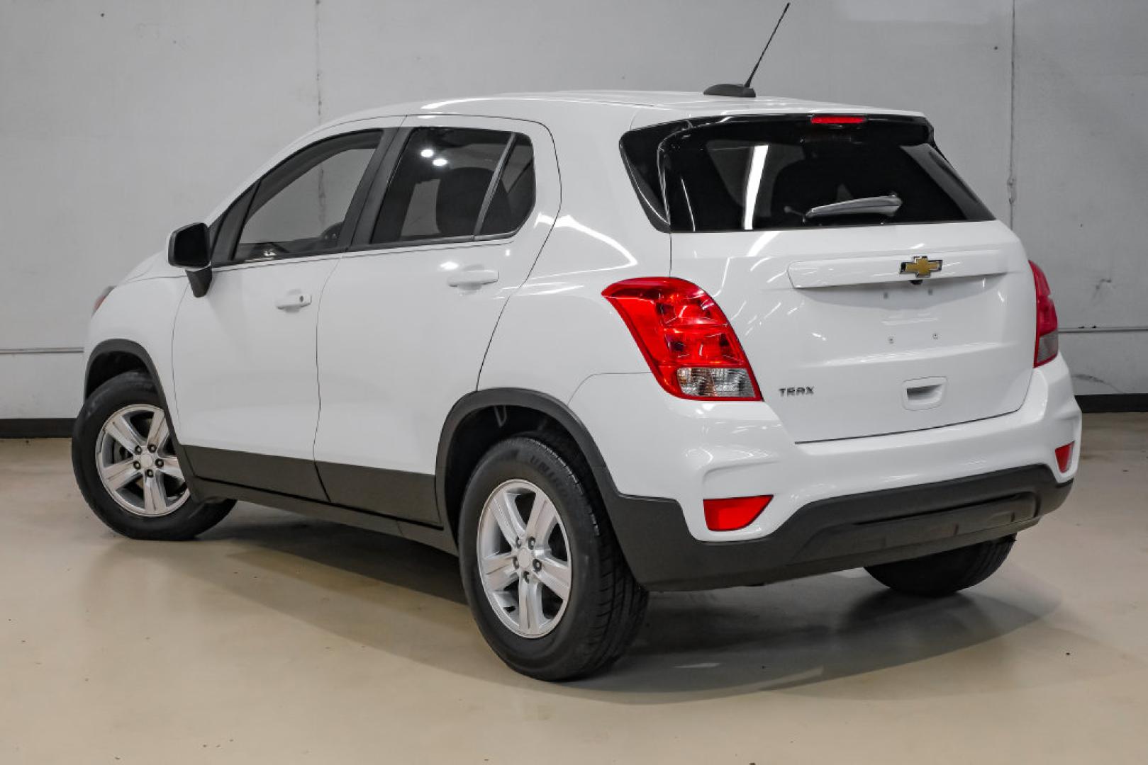2019 Summit White /Black Chevrolet Trax LS (3GNCJKSB8KL) with an ECOTEC 1.4L I4 SMPI DOHC Turbocharged VVT engine, Automatic transmission, located at 15300 Midway Rd., Addison, TX, 75001, (972) 702-0011, 32.958321, -96.838074- Photo#13