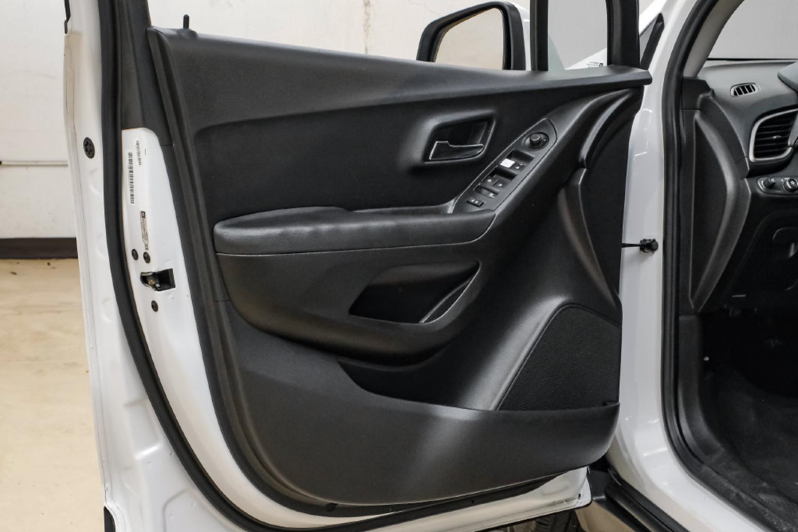 2019 Summit White /Black Chevrolet Trax LS (3GNCJKSB8KL) with an ECOTEC 1.4L I4 SMPI DOHC Turbocharged VVT engine, Automatic transmission, located at 15300 Midway Rd., Addison, TX, 75001, (972) 702-0011, 32.958321, -96.838074- Photo#45