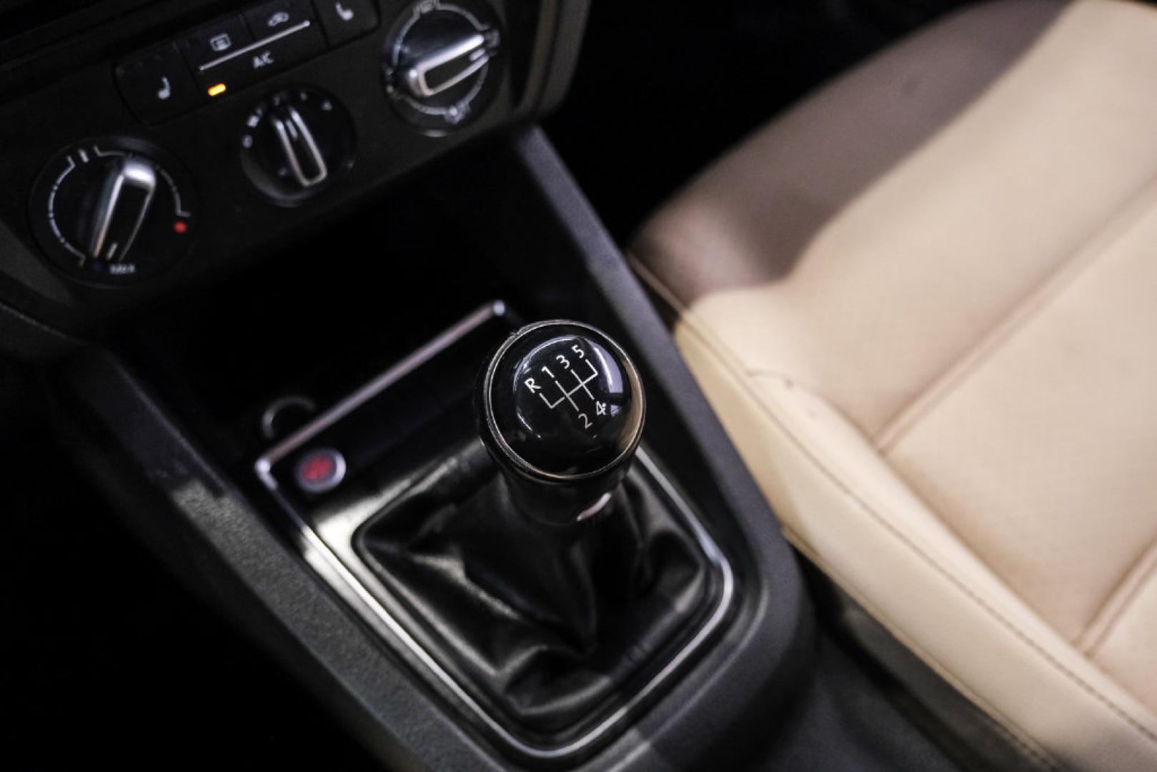 2017 Blue Metallic /Cornsilk Beige Volkswagen Jetta 1.4T SE (3VWB67AJ6HM) with an 1.4L TSI engine, Manual transmission, located at 15300 Midway Rd., Addison, TX, 75001, (972) 702-0011, 32.958321, -96.838074- Photo#26