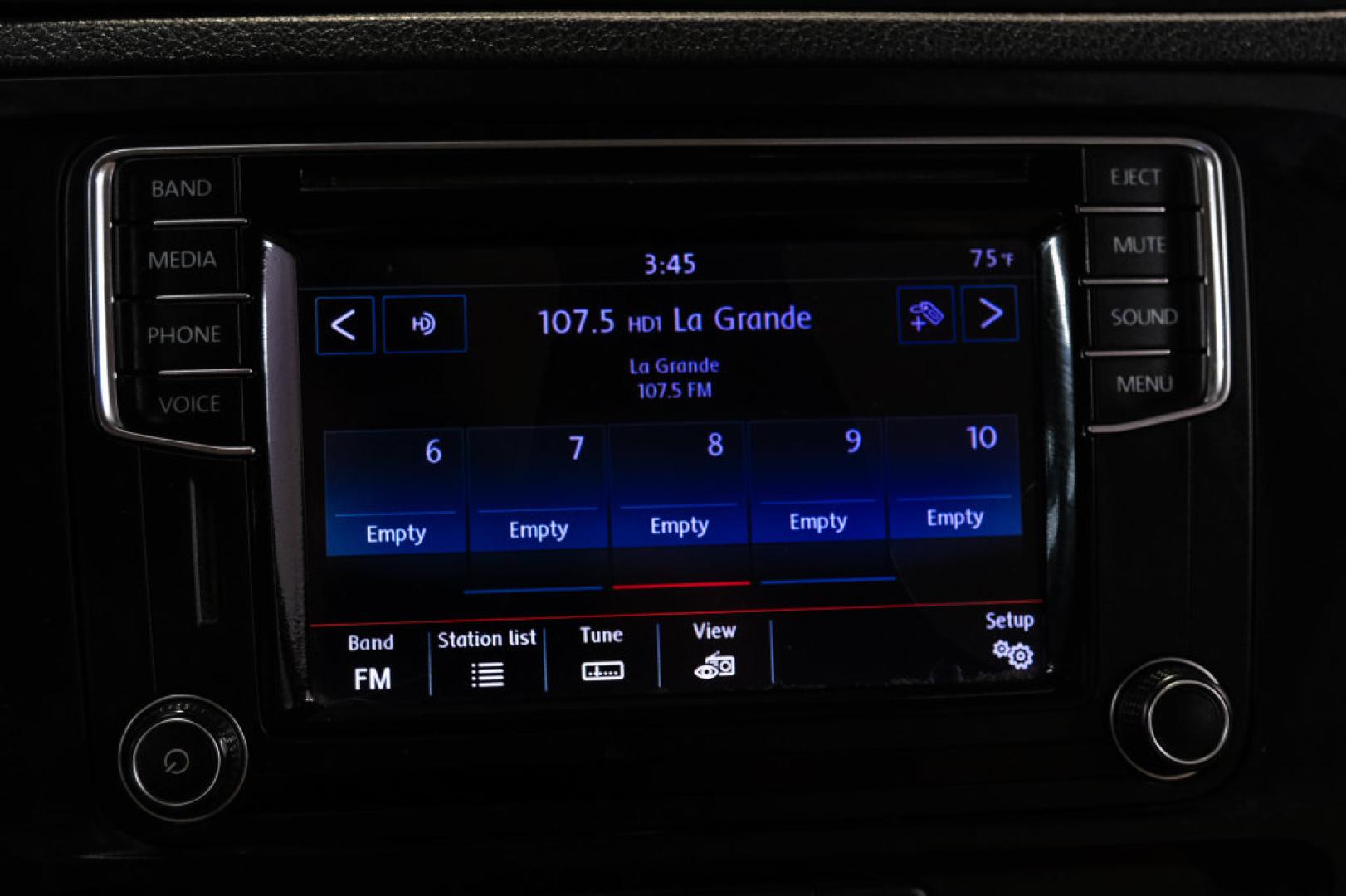2017 Blue Metallic /Cornsilk Beige Volkswagen Jetta 1.4T SE (3VWB67AJ6HM) with an 1.4L TSI engine, Manual transmission, located at 15300 Midway Rd., Addison, TX, 75001, (972) 702-0011, 32.958321, -96.838074- Photo#27