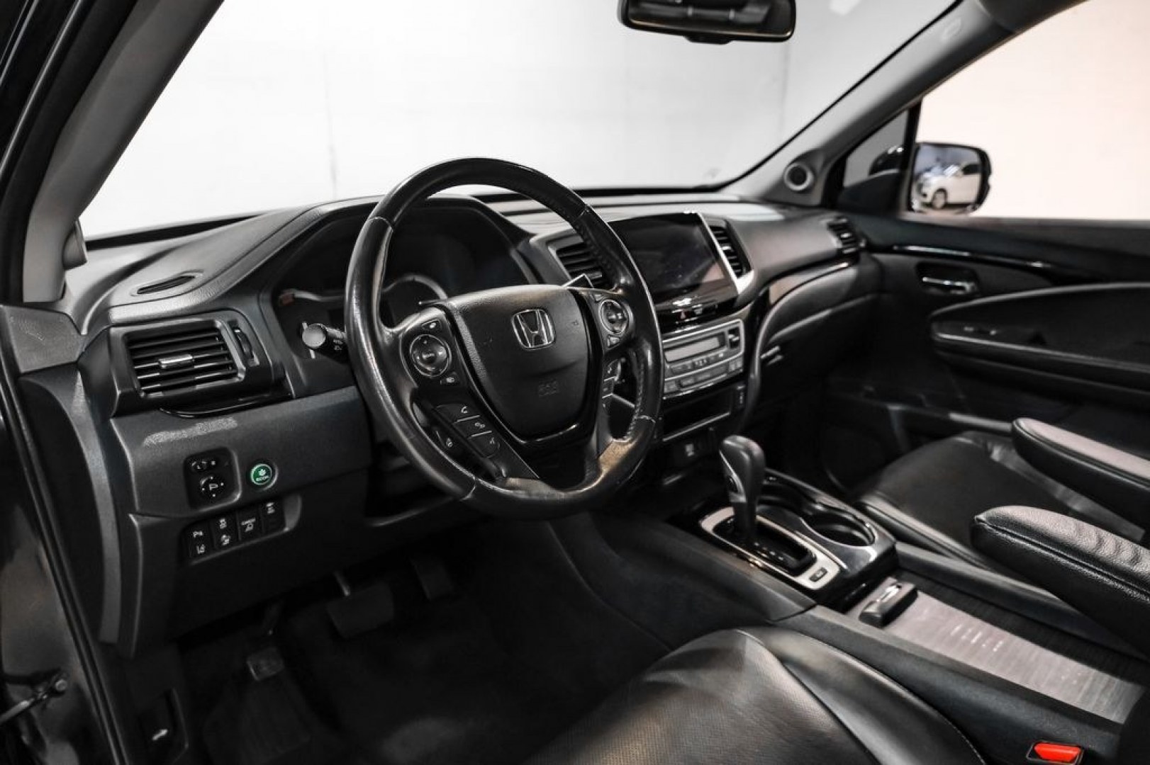 2019 Crystal Black Pearl /Black Honda Ridgeline RTL-E (5FPYK3F75KB) with an 3.5L V6 SOHC i-VTEC 24V engine, Automatic transmission, located at 15300 Midway Rd., Addison, TX, 75001, (972) 702-0011, 32.958321, -96.838074 - Photo#2