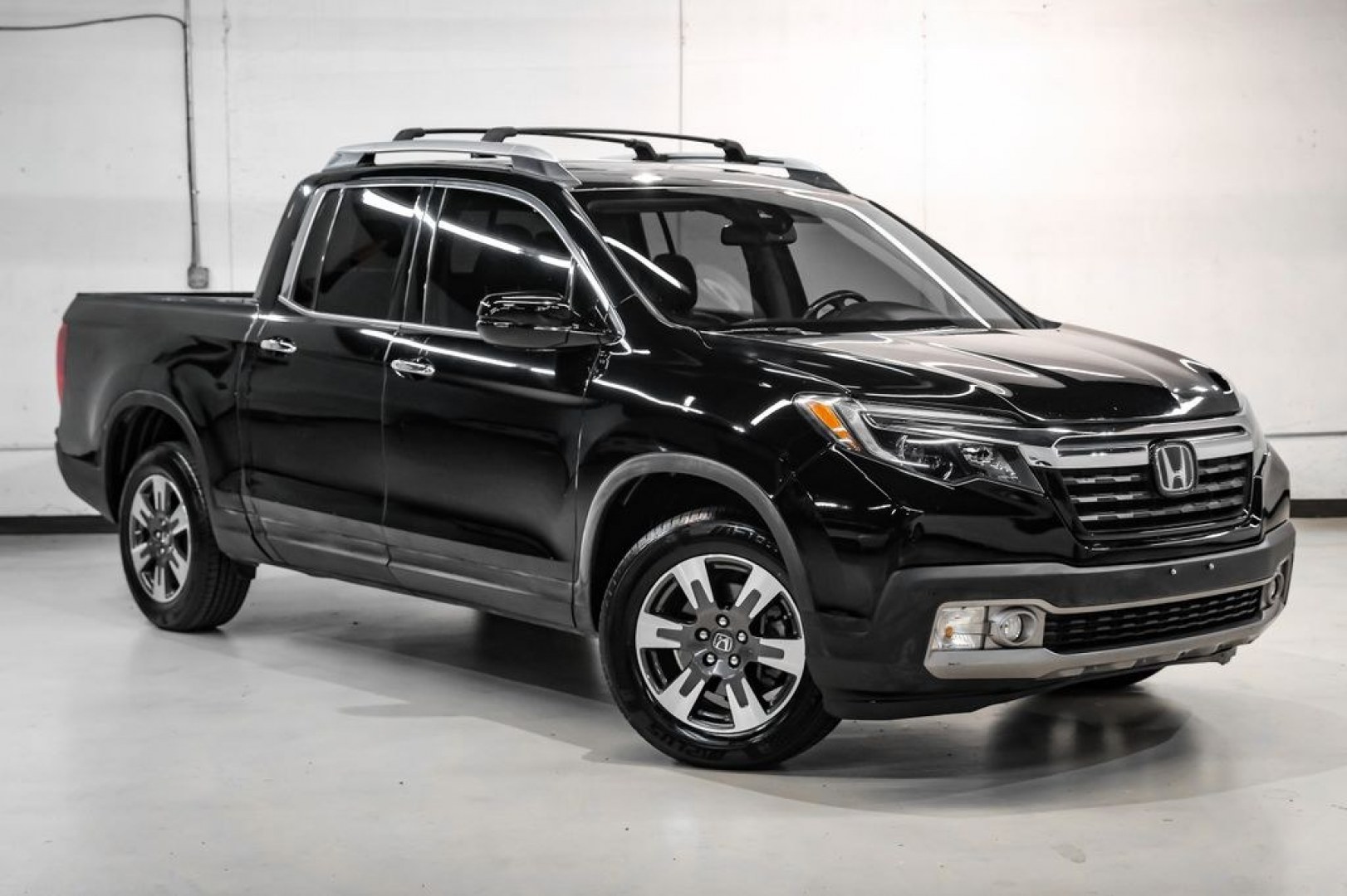 2019 Crystal Black Pearl /Black Honda Ridgeline RTL-E (5FPYK3F75KB) with an 3.5L V6 SOHC i-VTEC 24V engine, Automatic transmission, located at 15300 Midway Rd., Addison, TX, 75001, (972) 702-0011, 32.958321, -96.838074 - Photo#6