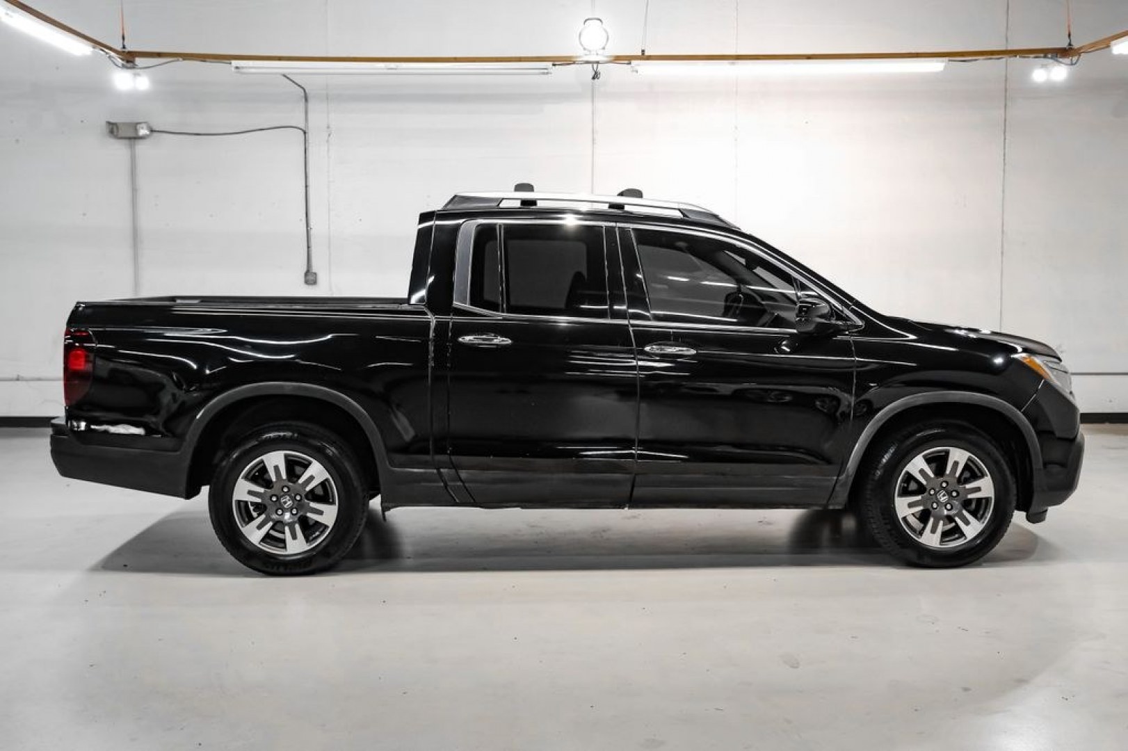 2019 Crystal Black Pearl /Black Honda Ridgeline RTL-E (5FPYK3F75KB) with an 3.5L V6 SOHC i-VTEC 24V engine, Automatic transmission, located at 15300 Midway Rd., Addison, TX, 75001, (972) 702-0011, 32.958321, -96.838074 - Photo#7