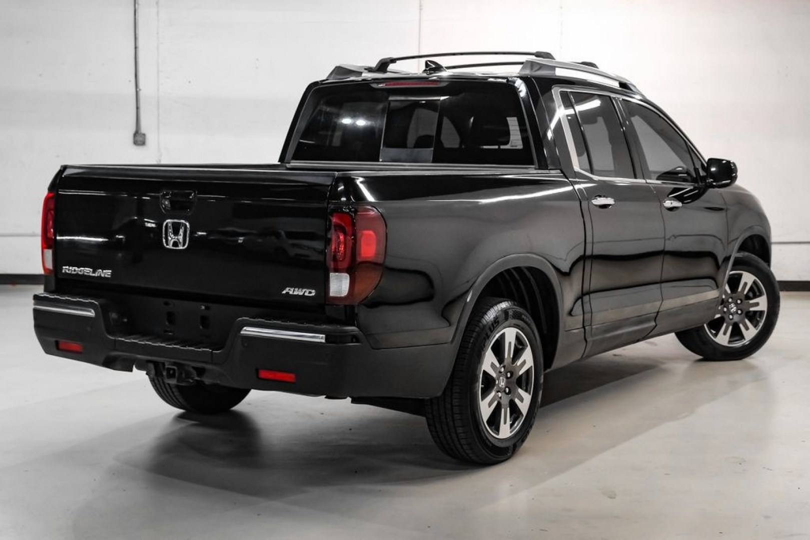 2019 Crystal Black Pearl /Black Honda Ridgeline RTL-E (5FPYK3F75KB) with an 3.5L V6 SOHC i-VTEC 24V engine, Automatic transmission, located at 15300 Midway Rd., Addison, TX, 75001, (972) 702-0011, 32.958321, -96.838074 - Photo#8