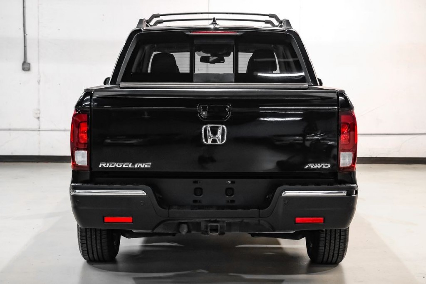 2019 Crystal Black Pearl /Black Honda Ridgeline RTL-E (5FPYK3F75KB) with an 3.5L V6 SOHC i-VTEC 24V engine, Automatic transmission, located at 15300 Midway Rd., Addison, TX, 75001, (972) 702-0011, 32.958321, -96.838074 - Photo#9