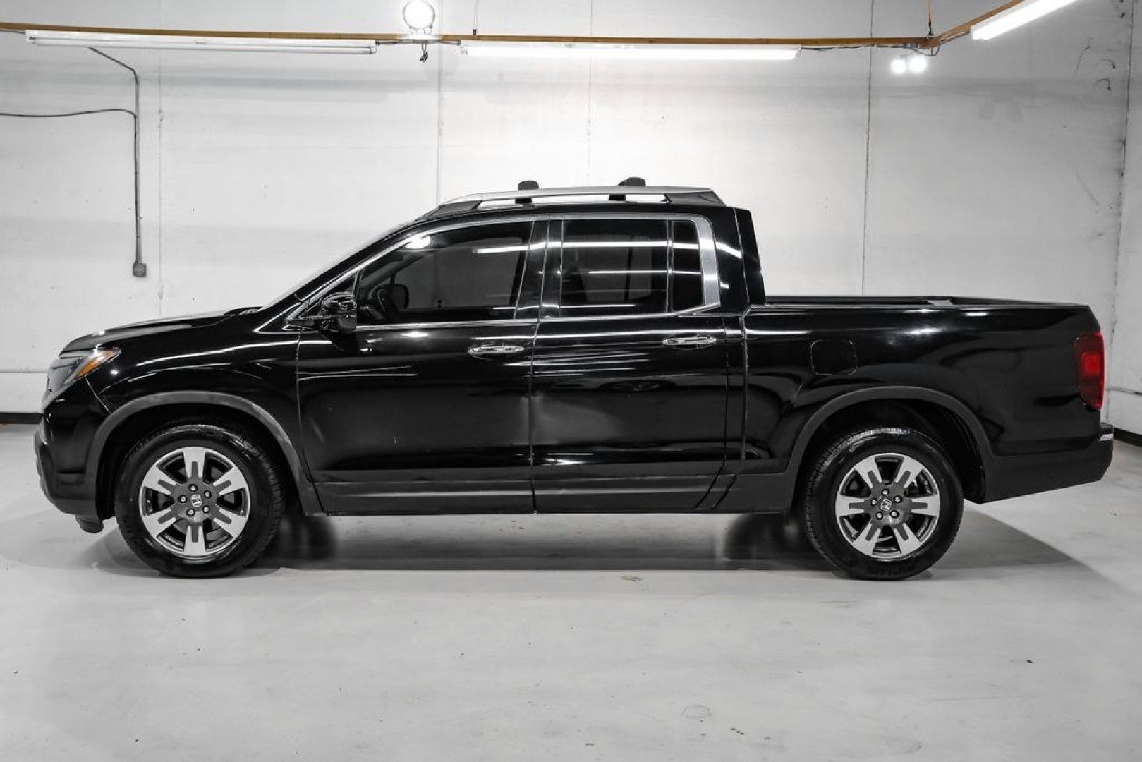 2019 Crystal Black Pearl /Black Honda Ridgeline RTL-E (5FPYK3F75KB) with an 3.5L V6 SOHC i-VTEC 24V engine, Automatic transmission, located at 15300 Midway Rd., Addison, TX, 75001, (972) 702-0011, 32.958321, -96.838074 - Photo#11