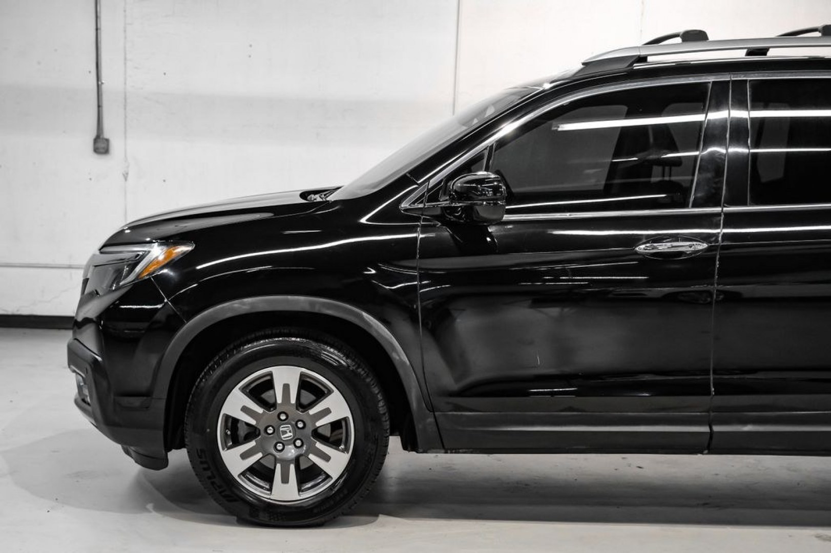 2019 Crystal Black Pearl /Black Honda Ridgeline RTL-E (5FPYK3F75KB) with an 3.5L V6 SOHC i-VTEC 24V engine, Automatic transmission, located at 15300 Midway Rd., Addison, TX, 75001, (972) 702-0011, 32.958321, -96.838074 - Photo#12