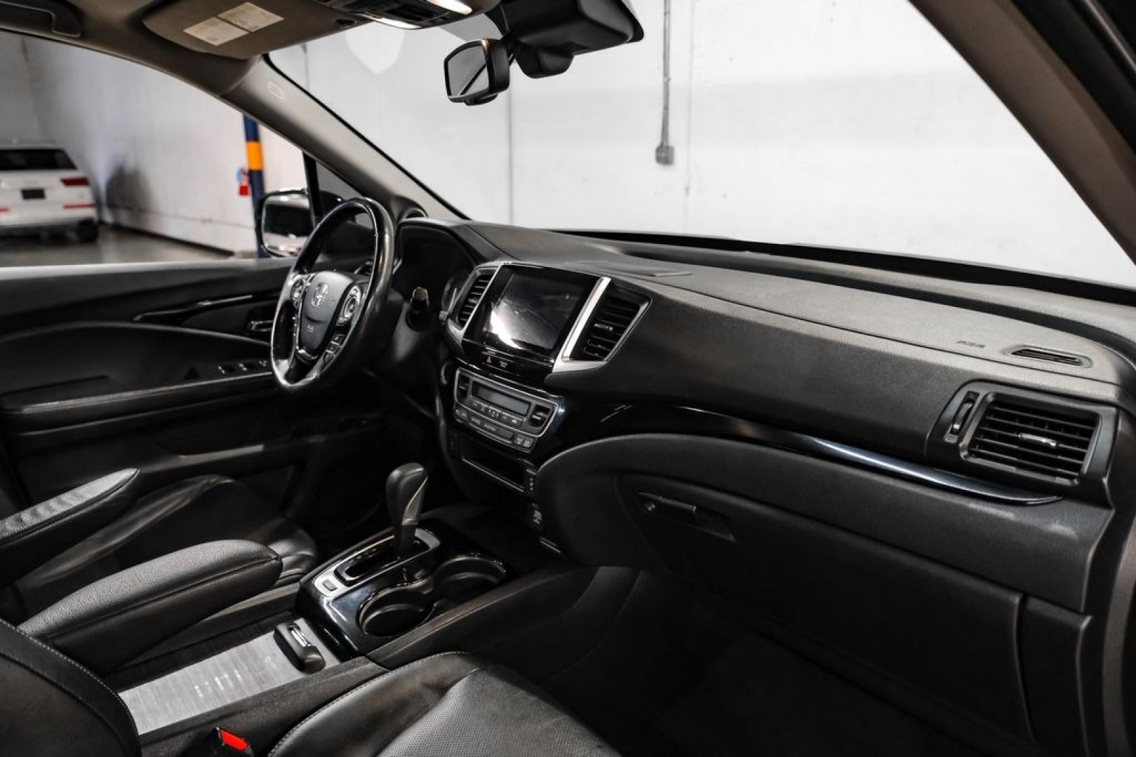 2019 Crystal Black Pearl /Black Honda Ridgeline RTL-E (5FPYK3F75KB) with an 3.5L V6 SOHC i-VTEC 24V engine, Automatic transmission, located at 15300 Midway Rd., Addison, TX, 75001, (972) 702-0011, 32.958321, -96.838074 - Photo#14