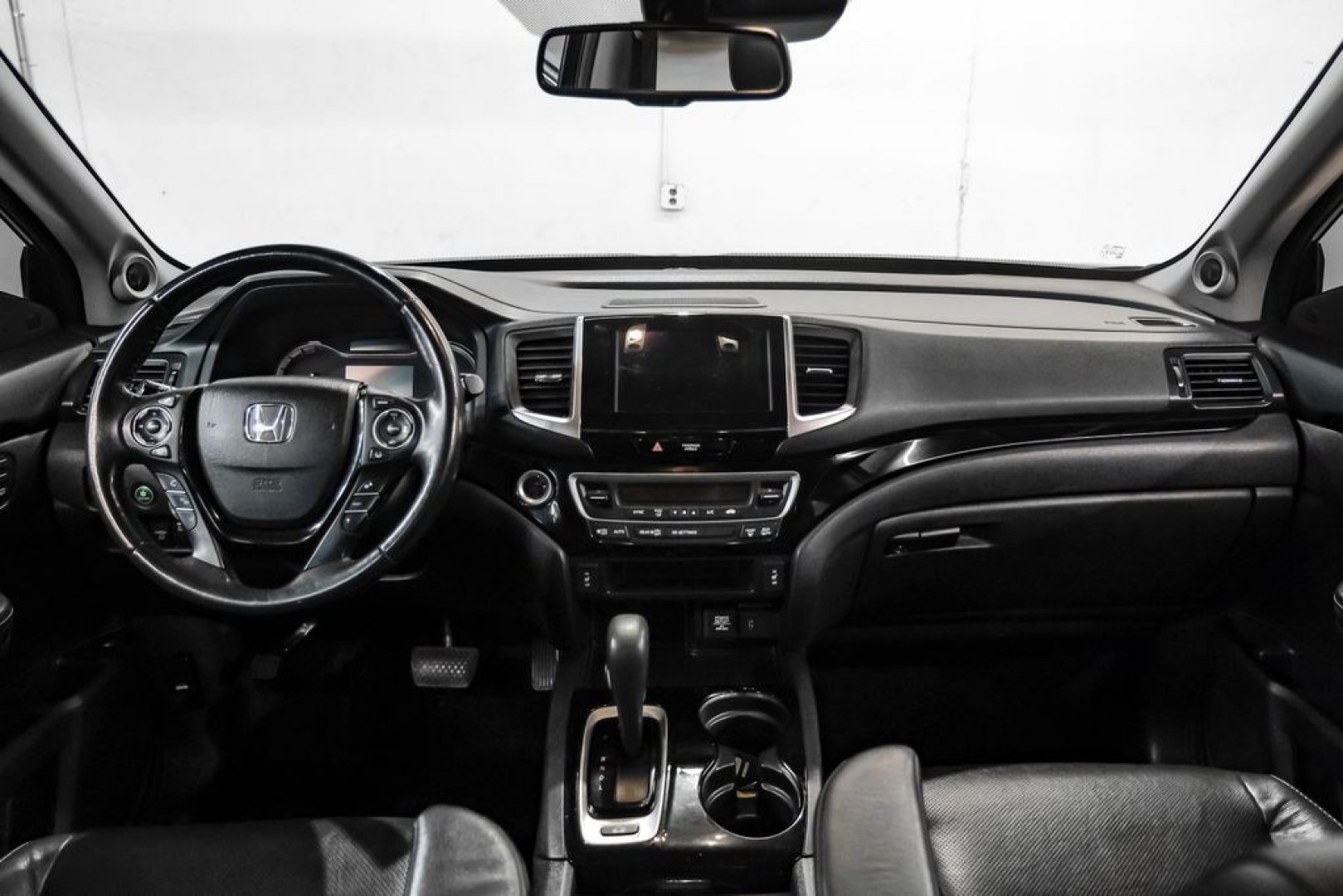 2019 Crystal Black Pearl /Black Honda Ridgeline RTL-E (5FPYK3F75KB) with an 3.5L V6 SOHC i-VTEC 24V engine, Automatic transmission, located at 15300 Midway Rd., Addison, TX, 75001, (972) 702-0011, 32.958321, -96.838074 - Photo#15