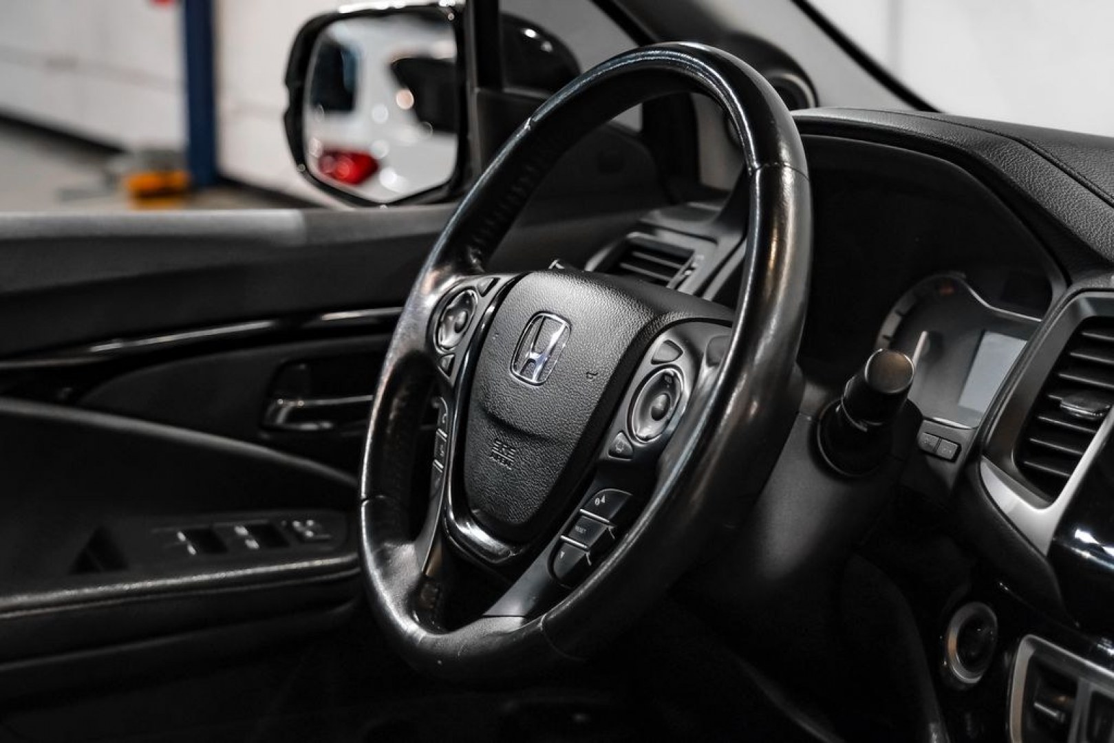2019 Crystal Black Pearl /Black Honda Ridgeline RTL-E (5FPYK3F75KB) with an 3.5L V6 SOHC i-VTEC 24V engine, Automatic transmission, located at 15300 Midway Rd., Addison, TX, 75001, (972) 702-0011, 32.958321, -96.838074 - Photo#16