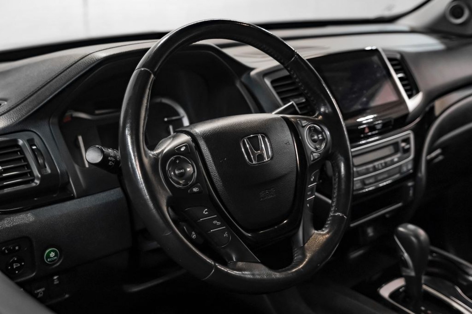2019 Crystal Black Pearl /Black Honda Ridgeline RTL-E (5FPYK3F75KB) with an 3.5L V6 SOHC i-VTEC 24V engine, Automatic transmission, located at 15300 Midway Rd., Addison, TX, 75001, (972) 702-0011, 32.958321, -96.838074 - Photo#17