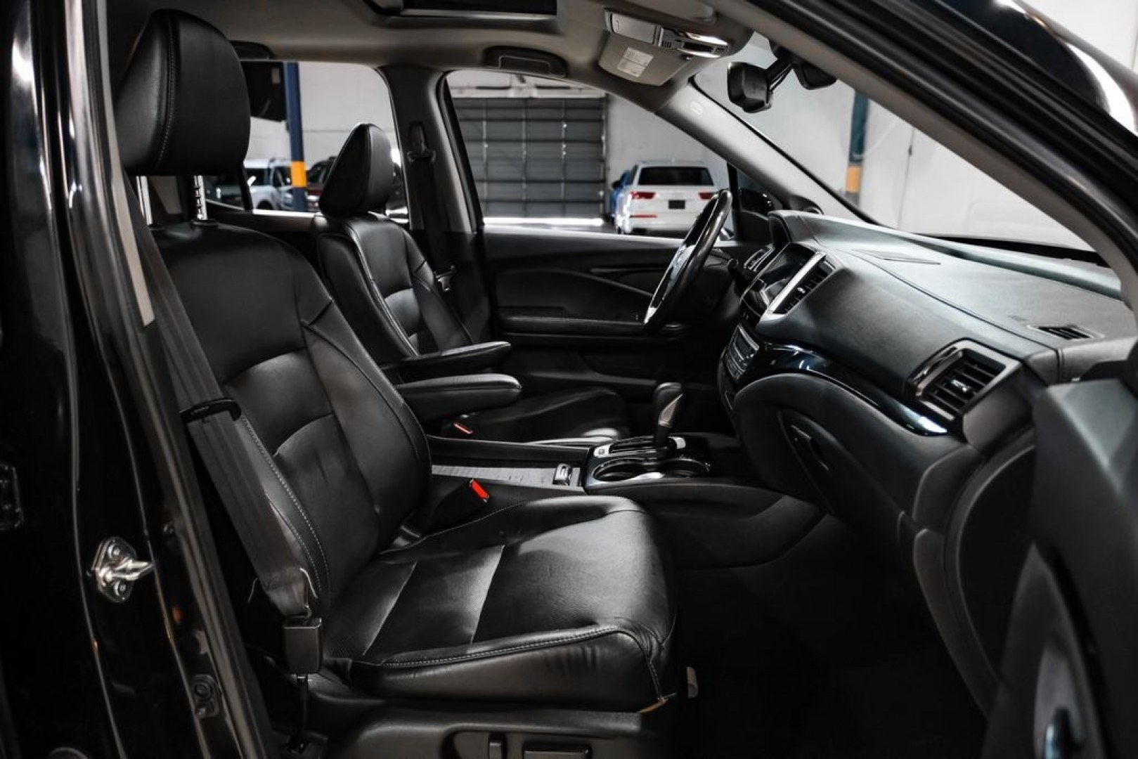 2019 Crystal Black Pearl /Black Honda Ridgeline RTL-E (5FPYK3F75KB) with an 3.5L V6 SOHC i-VTEC 24V engine, Automatic transmission, located at 15300 Midway Rd., Addison, TX, 75001, (972) 702-0011, 32.958321, -96.838074 - Photo#36