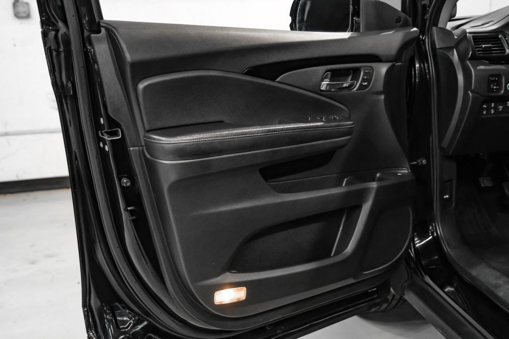 2019 Crystal Black Pearl /Black Honda Ridgeline RTL-E (5FPYK3F75KB) with an 3.5L V6 SOHC i-VTEC 24V engine, Automatic transmission, located at 15300 Midway Rd., Addison, TX, 75001, (972) 702-0011, 32.958321, -96.838074 - Photo#44