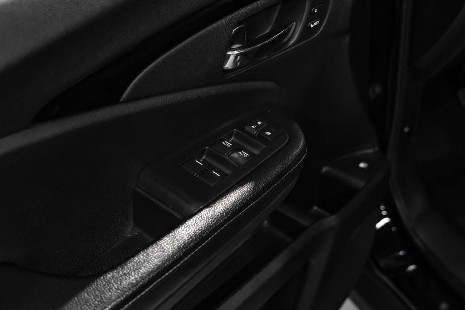 2019 Crystal Black Pearl /Black Honda Ridgeline RTL-E (5FPYK3F75KB) with an 3.5L V6 SOHC i-VTEC 24V engine, Automatic transmission, located at 15300 Midway Rd., Addison, TX, 75001, (972) 702-0011, 32.958321, -96.838074 - Photo#45