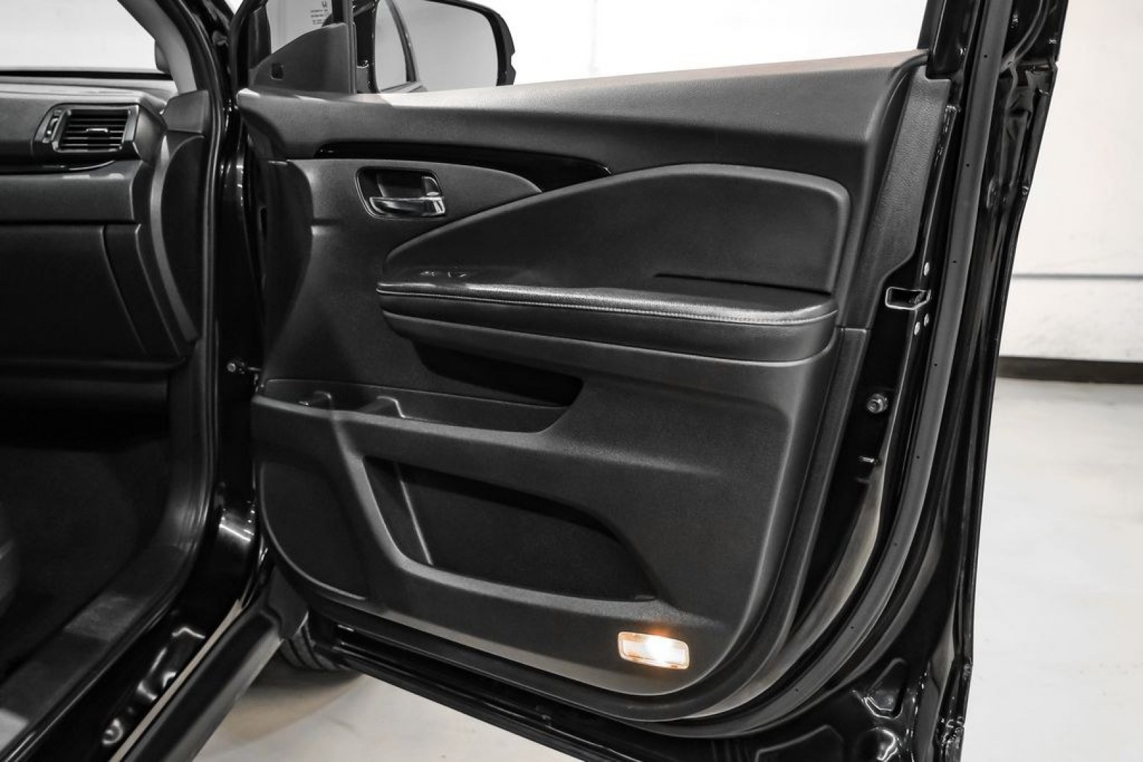 2019 Crystal Black Pearl /Black Honda Ridgeline RTL-E (5FPYK3F75KB) with an 3.5L V6 SOHC i-VTEC 24V engine, Automatic transmission, located at 15300 Midway Rd., Addison, TX, 75001, (972) 702-0011, 32.958321, -96.838074 - Photo#47