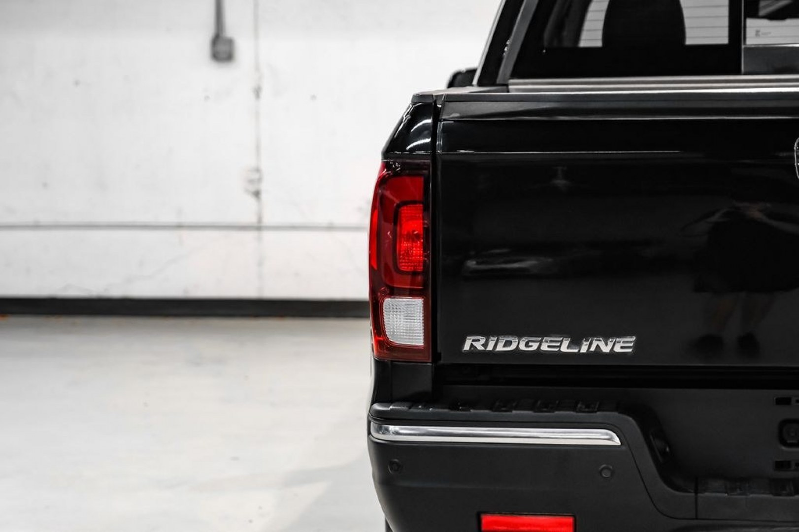2019 Crystal Black Pearl /Black Honda Ridgeline RTL-E (5FPYK3F75KB) with an 3.5L V6 SOHC i-VTEC 24V engine, Automatic transmission, located at 15300 Midway Rd., Addison, TX, 75001, (972) 702-0011, 32.958321, -96.838074 - Photo#51