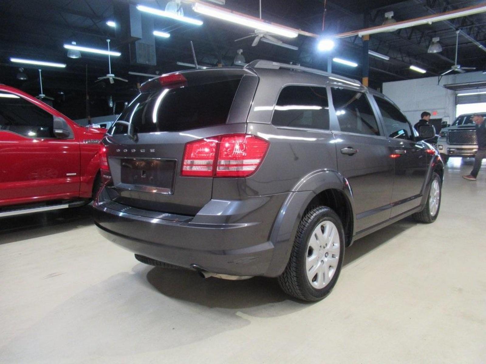 2019 Granite Crystal Metallic Clearcoat /Black Dodge Journey SE (3C4PDCAB6KT) with an 2.4L I4 DOHC 16V Dual VVT engine, Automatic transmission, located at 15300 Midway Rd., Addison, 75001, (972) 702-0011, 32.958321, -96.838074 - Photo #2