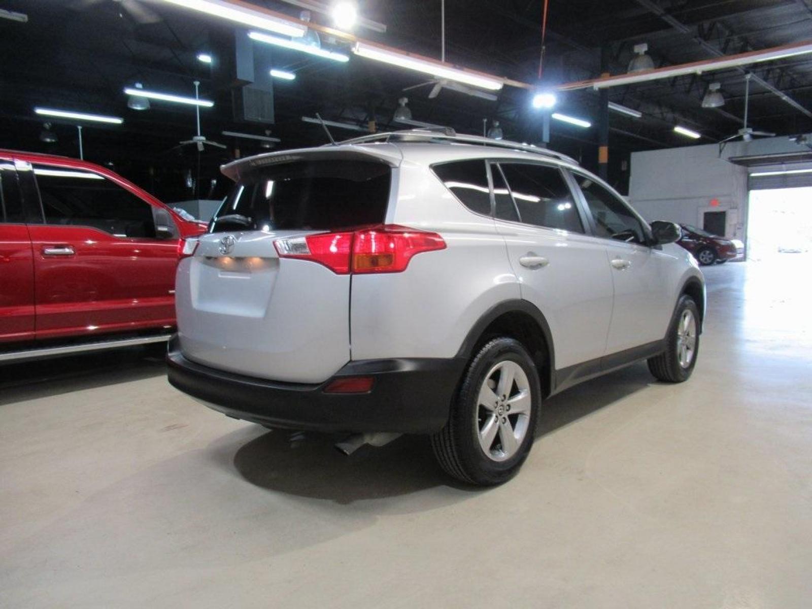 2015 Classic Silver Metallic /Terracotta Toyota RAV4 XLE (2T3WFREV7FW) with an 2.5L 4-Cylinder DOHC Dual VVT-i engine, Automatic transmission, located at 15300 Midway Rd., Addison, 75001, (972) 702-0011, 32.958321, -96.838074 - HOME OF THE NO HAGGLE PRICE - WHOLESALE PRICES TO THE PUBLIC!! Backup Camera, RAV4 XLE, 4D Sport Utility, 2.5L 4-Cylinder DOHC Dual VVT-i, 6-Speed Automatic, FWD, Silver, Terracotta w/SofTex Seat Trim.<br><br>Silver 2015 Toyota RAV4 XLE<br><br>24/31 City/Highway MPG<br><br>Awards:<br> * 2015 IIHS T - Photo #2