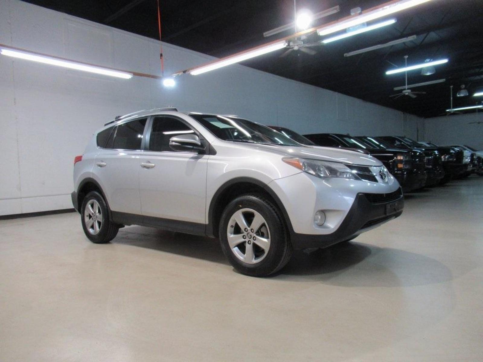 2015 Classic Silver Metallic /Terracotta Toyota RAV4 XLE (2T3WFREV7FW) with an 2.5L 4-Cylinder DOHC Dual VVT-i engine, Automatic transmission, located at 15300 Midway Rd., Addison, 75001, (972) 702-0011, 32.958321, -96.838074 - Photo #6