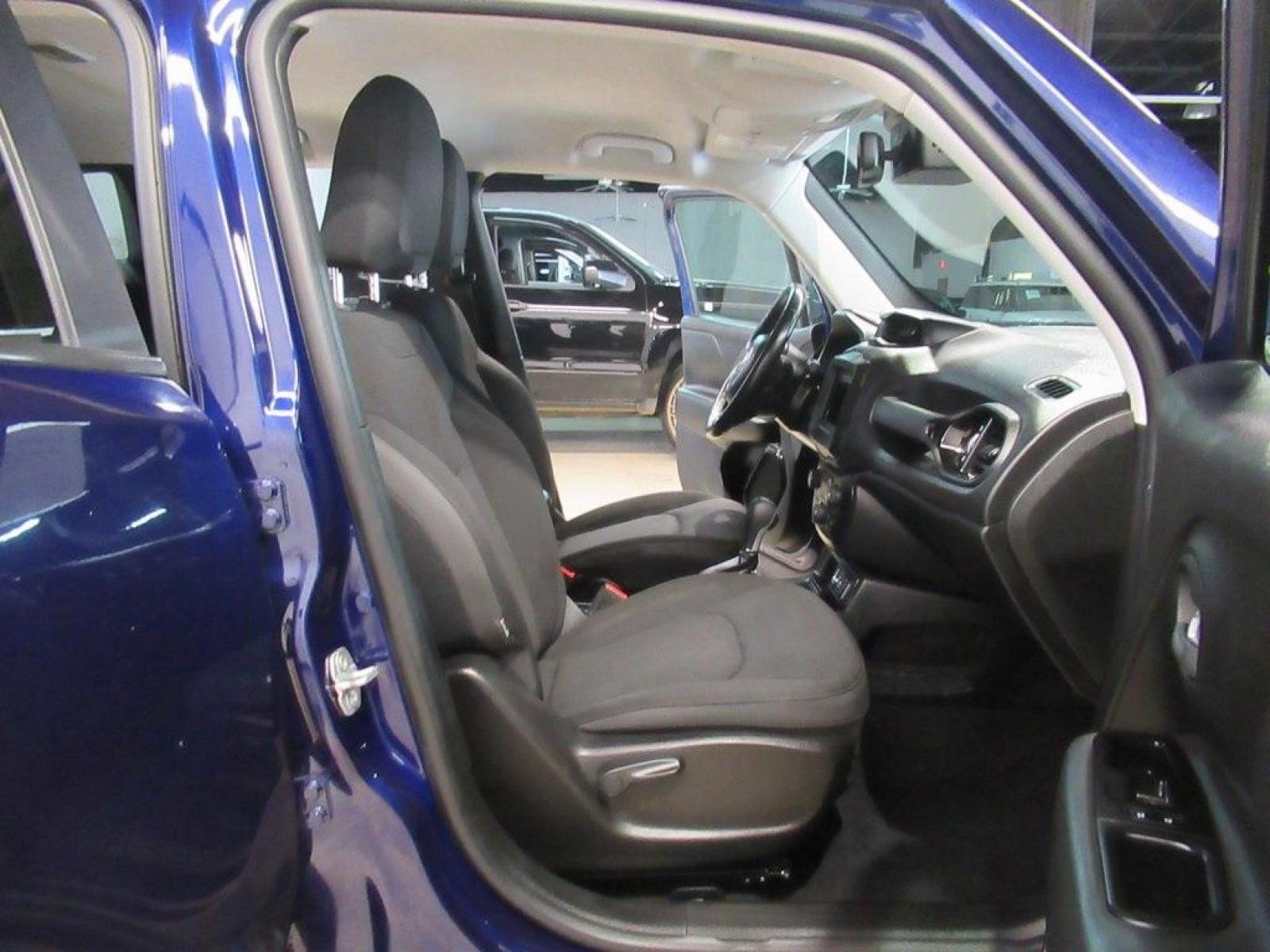 2020 Jetset Blue Clearcoat /Black Jeep Renegade Latitude (ZACNJABB7LP) with an 2.4L I4 engine, Automatic transmission, located at 15300 Midway Rd., Addison, TX, 75001, (972) 702-0011, 32.958321, -96.838074 - Photo #14