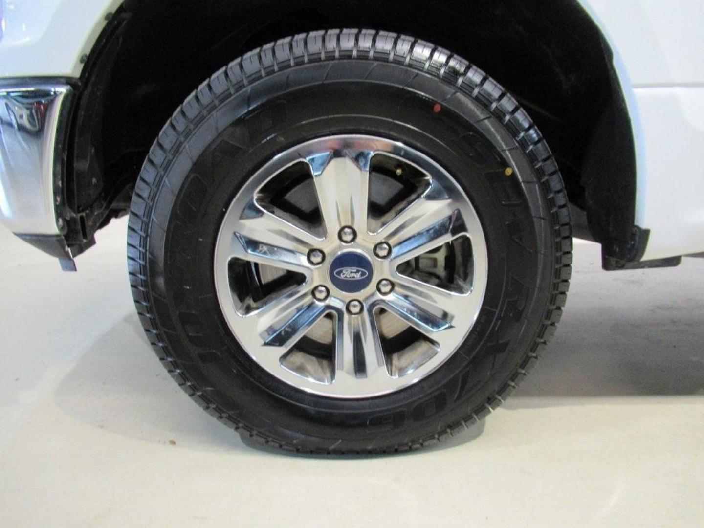 2019 Oxford White /Dark Earth Gray Ford F-150 XLT (1FTEW1E49KF) with an 3.5L V6 EcoBoost engine, Automatic transmission, located at 15300 Midway Rd., Addison, TX, 75001, (972) 702-0011, 32.958321, -96.838074 - HOME OF THE NO HAGGLE PRICE - WHOLESALE PRICES TO THE PUBLIC!! 4WD, Backup Camera, F-150 XLT, 4D SuperCrew, 3.5L V6 EcoBoost, 10-Speed Automatic, 4WD, Oxford White, Dark Earth Gray w/Cloth 40/20/40 Front Seat. Priced below KBB Fair Purchase Price!<br><br>Oxford White 2019 Ford F-150 XLT<br><br><br>A - Photo#9