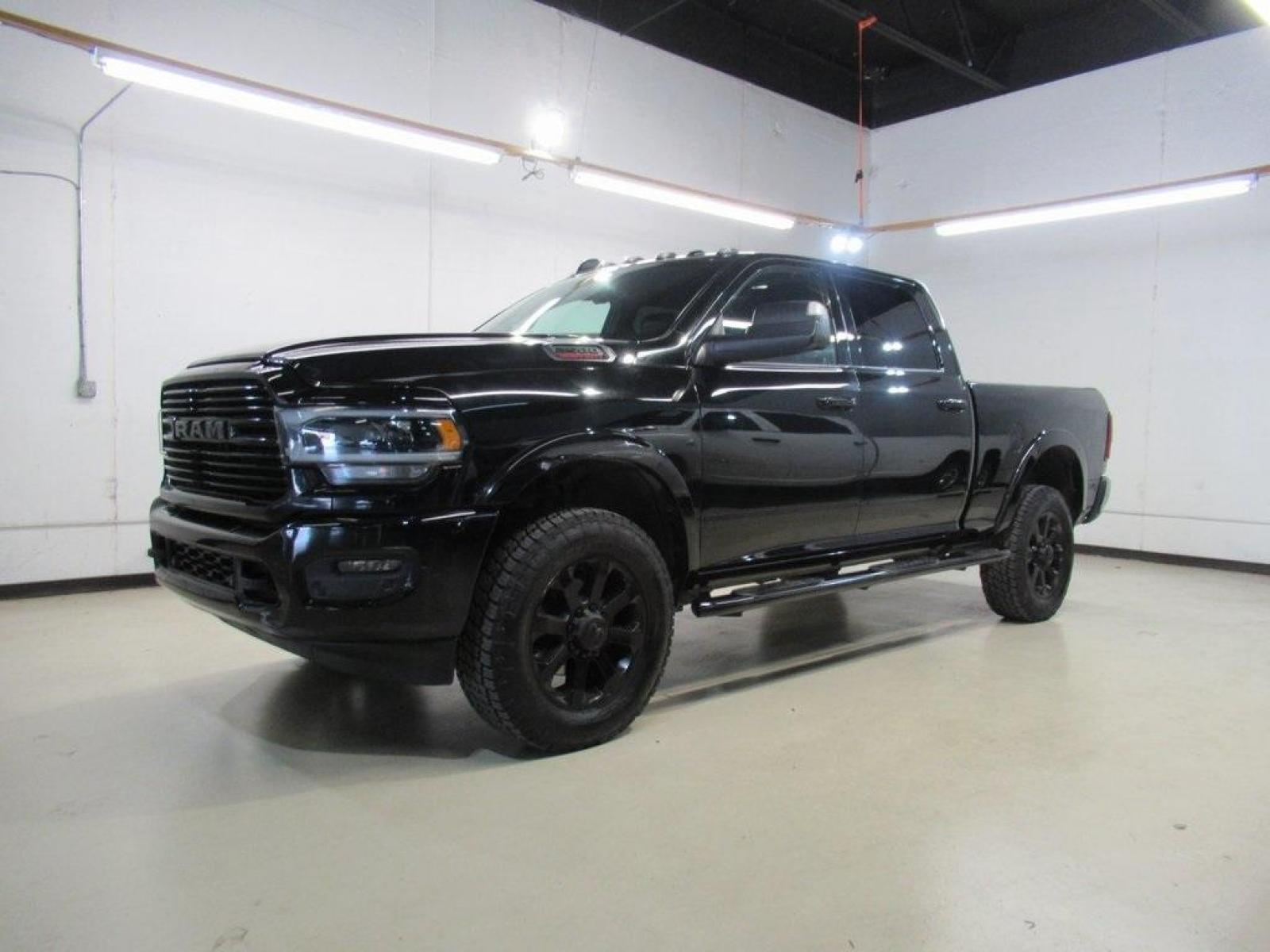 2019 Diamond Black Crystal Pearlcoat /Black Ram 2500 Laramie (3C6UR5FJ2KG) with an 6.4L Heavy Duty V8 HEMI w/MDS engine, Automatic transmission, located at 15300 Midway Rd., Addison, 75001, (972) 702-0011, 32.958321, -96.838074 - HOME OF THE NO HAGGLE PRICE - WHOLESALE PRICES TO THE PUBLIC!! 4WD, Premium Audio, Backup Camera, Leather Seats, Premium Wheels, 2500 Laramie, 4D Crew Cab, 6.4L Heavy Duty V8 HEMI w/MDS, 8-Speed Automatic, 4WD, Diamond Black Crystal Pearlcoat, Black Leather.<br><br>Diamond Black Crystal Pearlcoat 20 - Photo #4