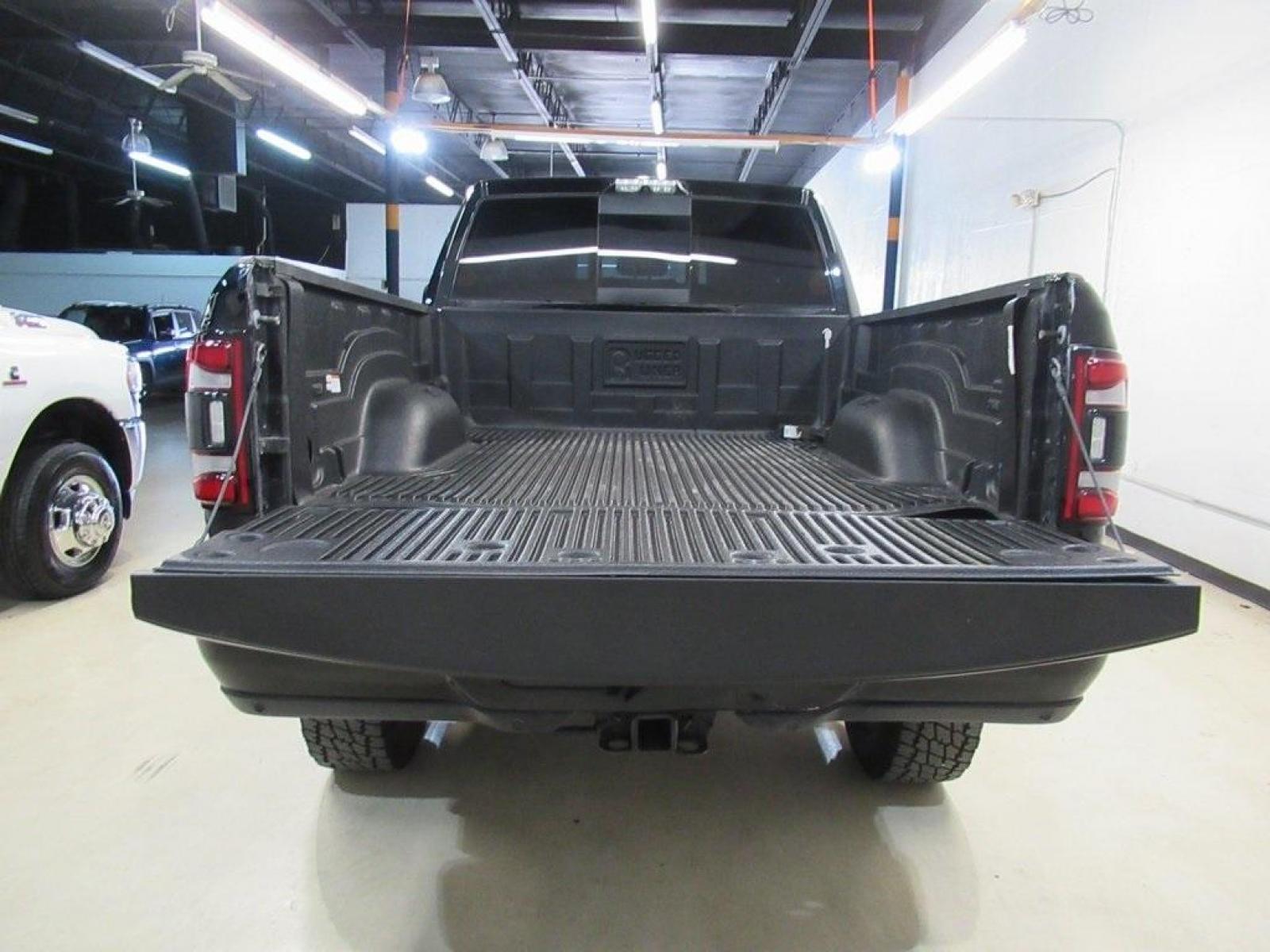 2019 Diamond Black Crystal Pearlcoat /Black Ram 2500 Laramie (3C6UR5FJ2KG) with an 6.4L Heavy Duty V8 HEMI w/MDS engine, Automatic transmission, located at 15300 Midway Rd., Addison, 75001, (972) 702-0011, 32.958321, -96.838074 - HOME OF THE NO HAGGLE PRICE - WHOLESALE PRICES TO THE PUBLIC!! 4WD, Premium Audio, Backup Camera, Leather Seats, Premium Wheels, 2500 Laramie, 4D Crew Cab, 6.4L Heavy Duty V8 HEMI w/MDS, 8-Speed Automatic, 4WD, Diamond Black Crystal Pearlcoat, Black Leather.<br><br>Diamond Black Crystal Pearlcoat 20 - Photo #8