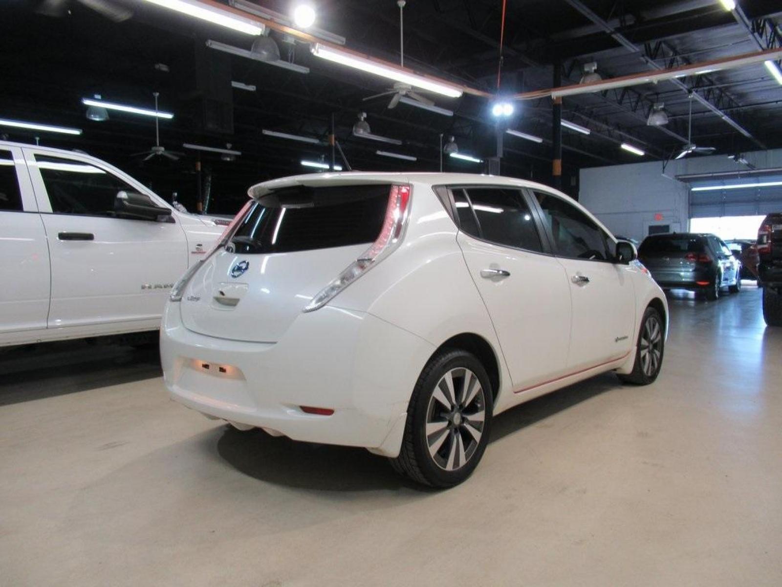 2015 Pearl White /Black Nissan Leaf SV (1N4AZ0CP7FC) with an 80kW AC Synchronous Motor engine, Automatic transmission, located at 15300 Midway Rd., Addison, 75001, (972) 702-0011, 32.958321, -96.838074 - Photo #2